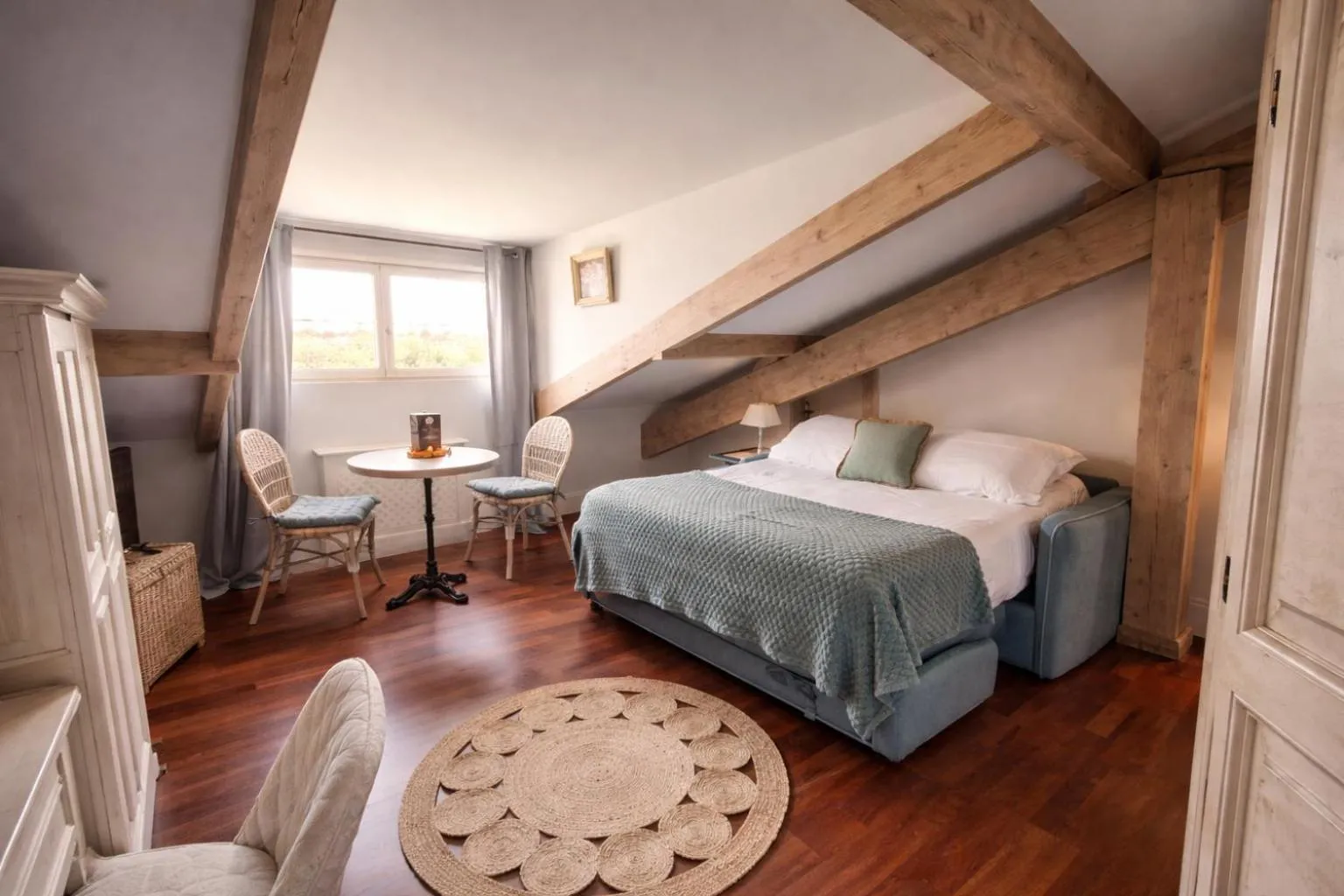 Living room, Bed in Hotel Villa Catarie