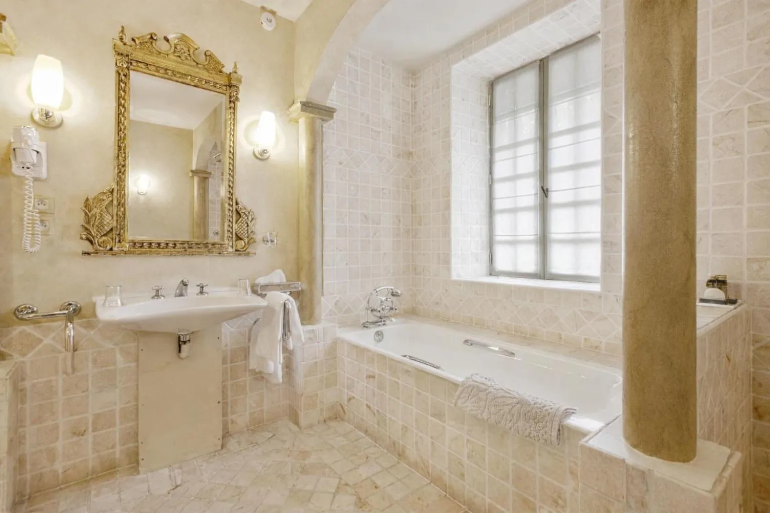 Bathroom in Hotel Villa Catarie