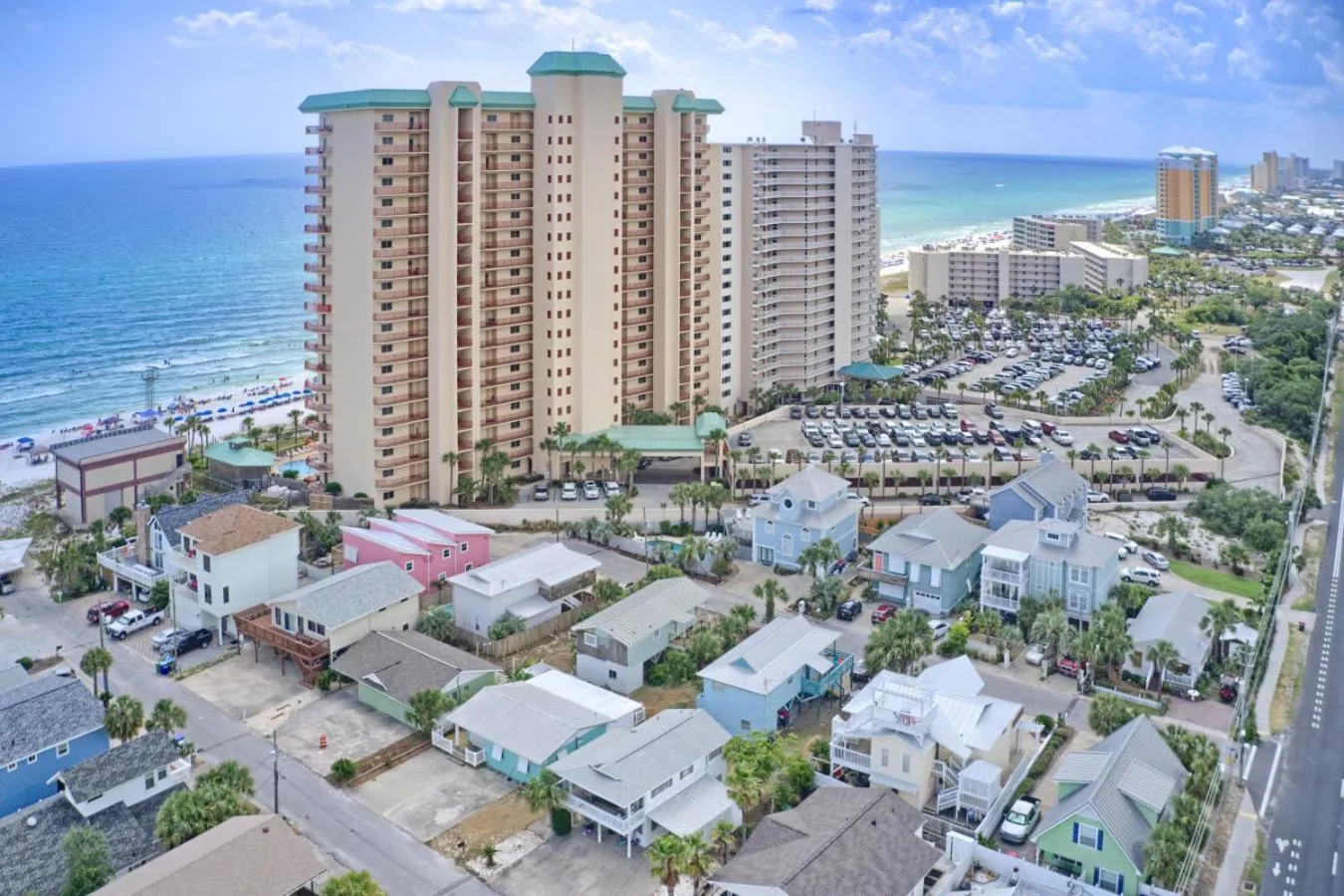 Property building in Casa Palmera