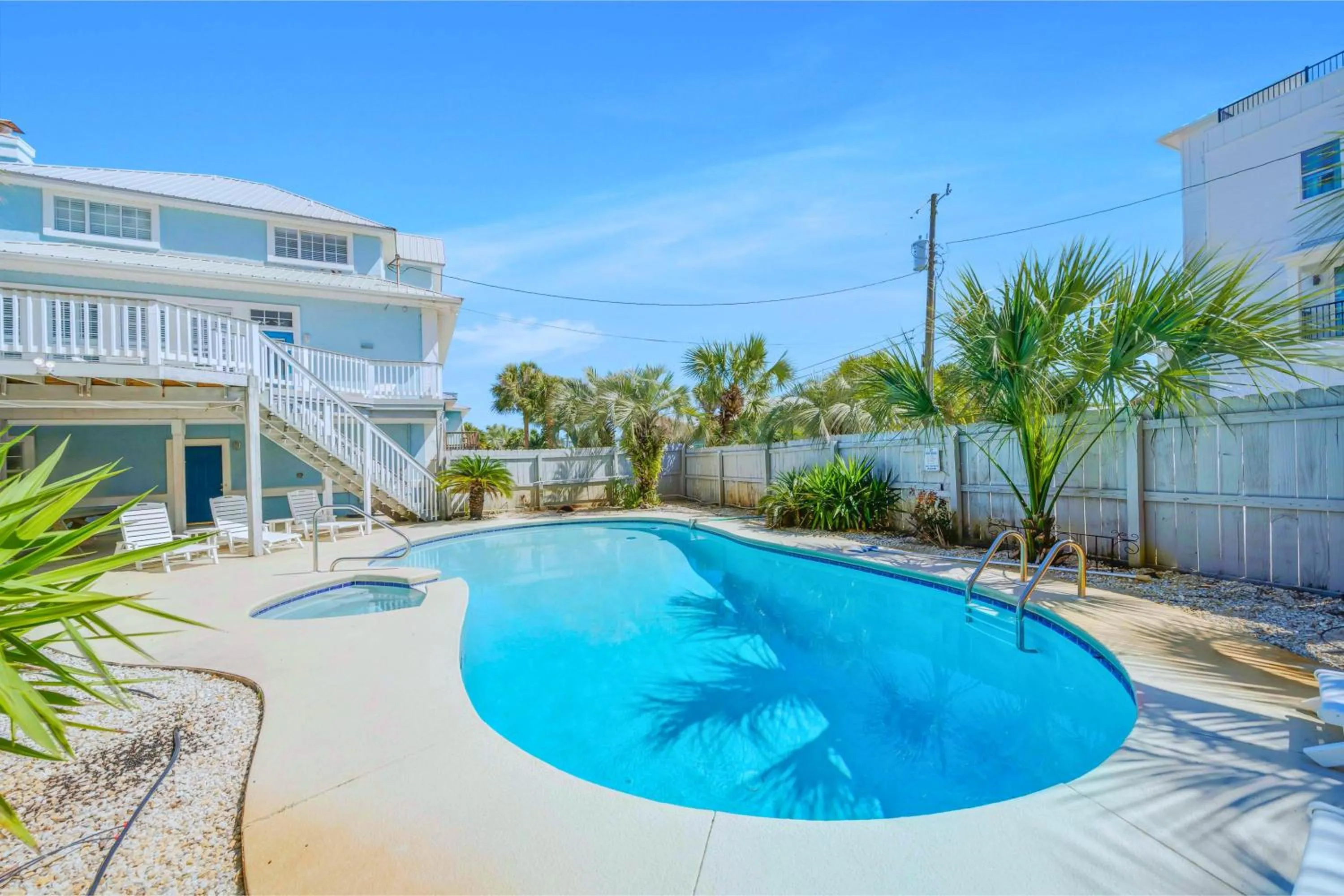 Property building in Casa Palmera