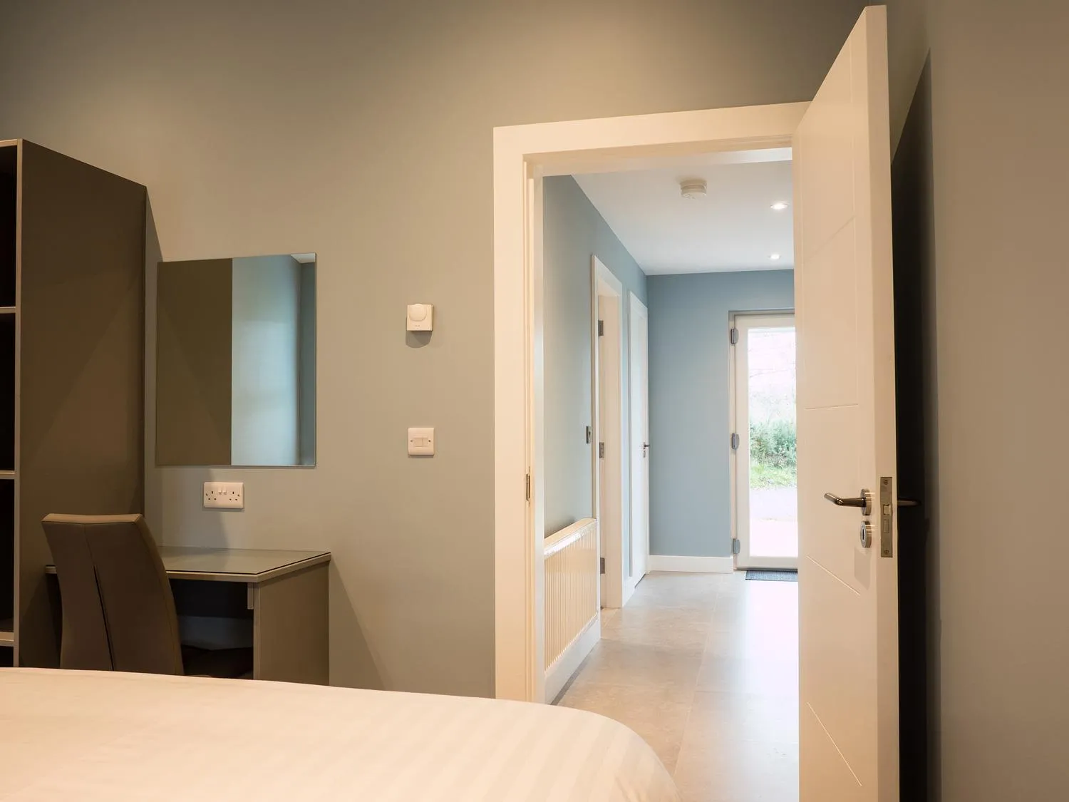 Bedroom, Bed in Platinum Lakeside Lodge at Mullans Bay