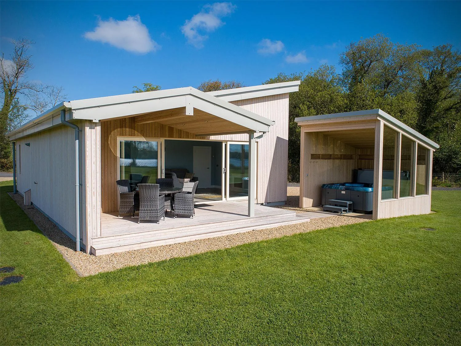 Platinum Lakeside Lodge at Mullans Bay