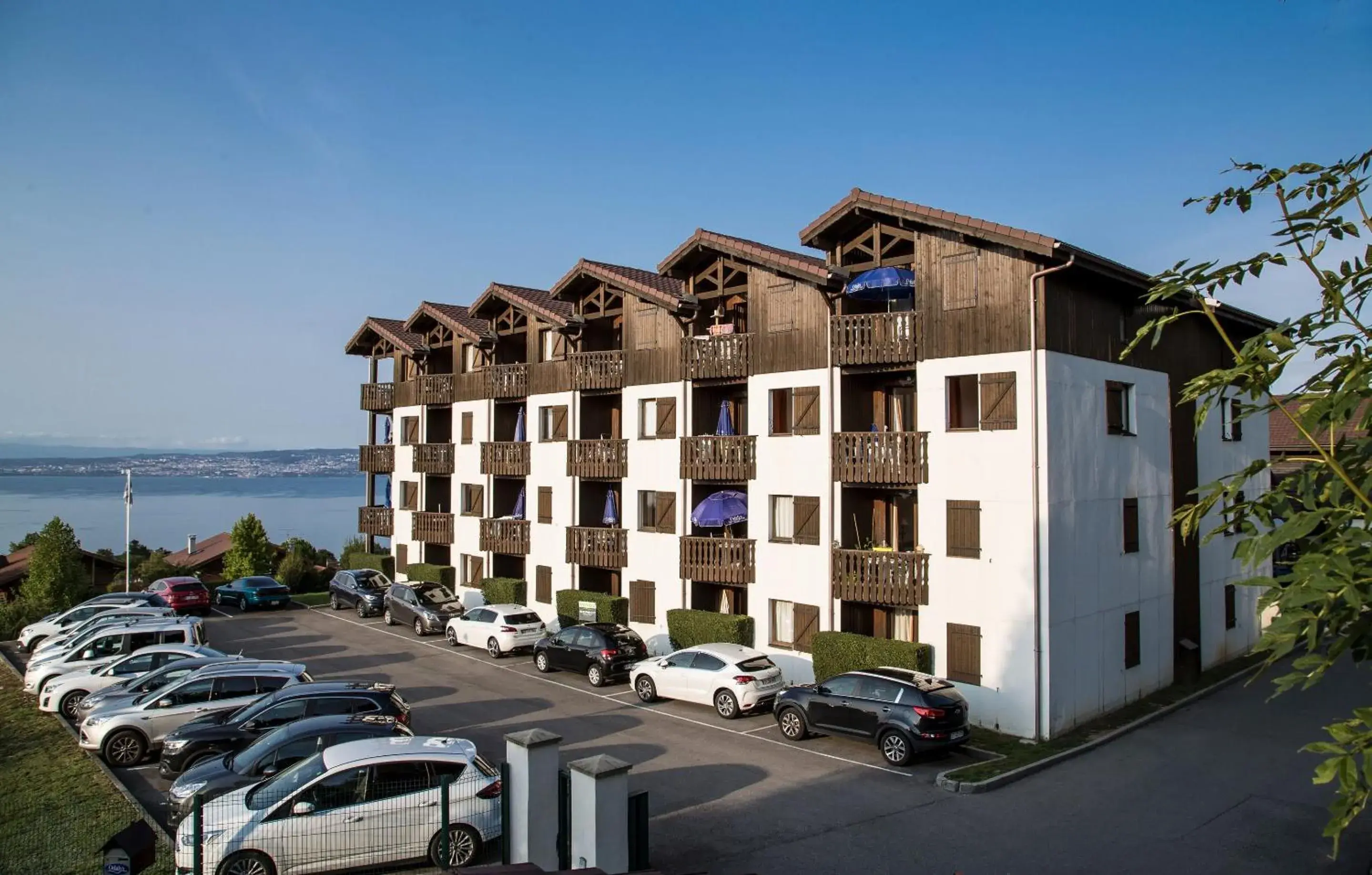 Facade/entrance in Résidence Odalys Les Chalets d'Evian Facade/entrance in Résidence Odalys Les Chalets d'Evian