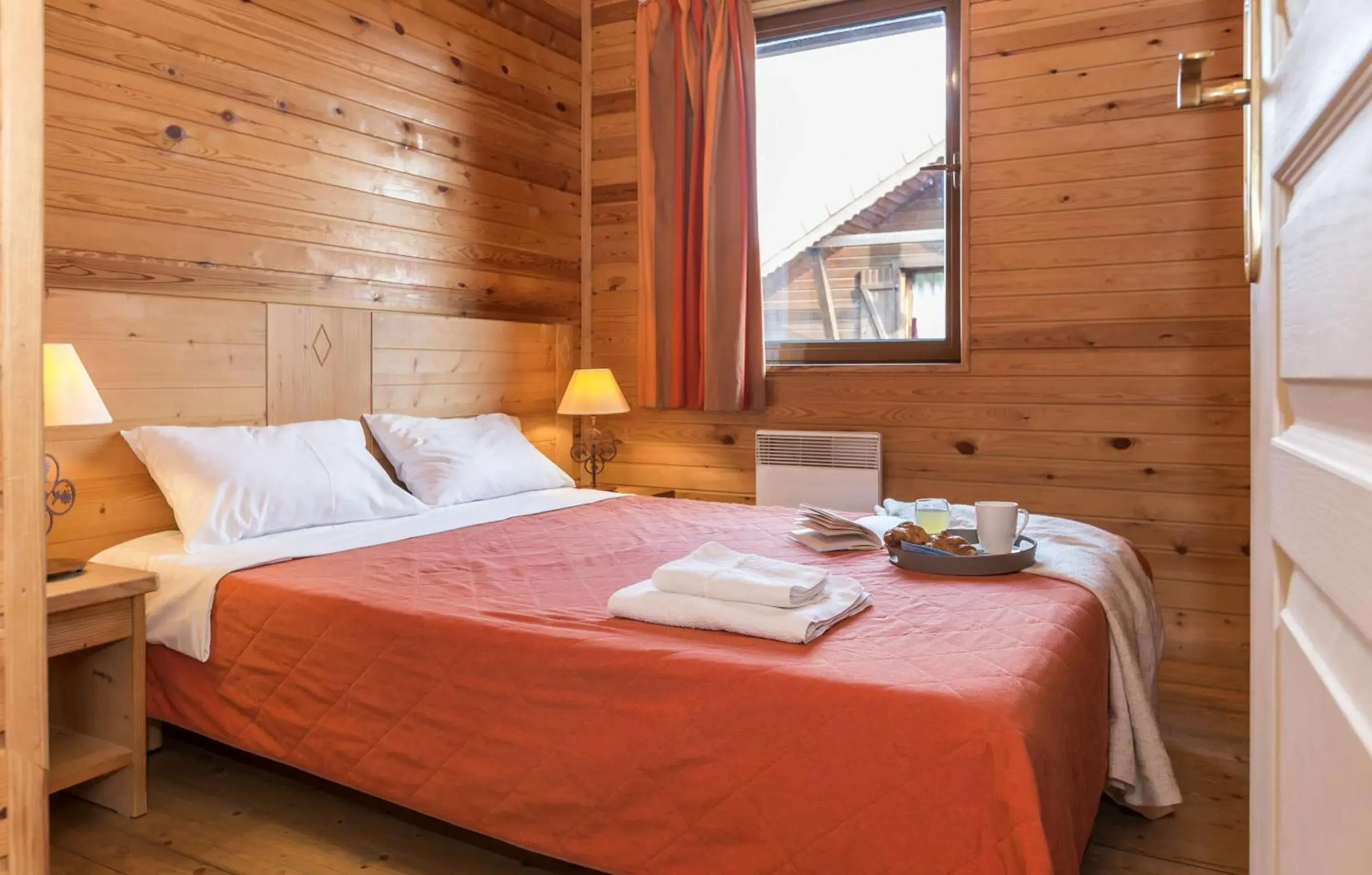 Bedroom, Bed in Résidence Odalys Les Chalets d'Evian Bedroom, Bed in Résidence Odalys Les Chalets d'Evian