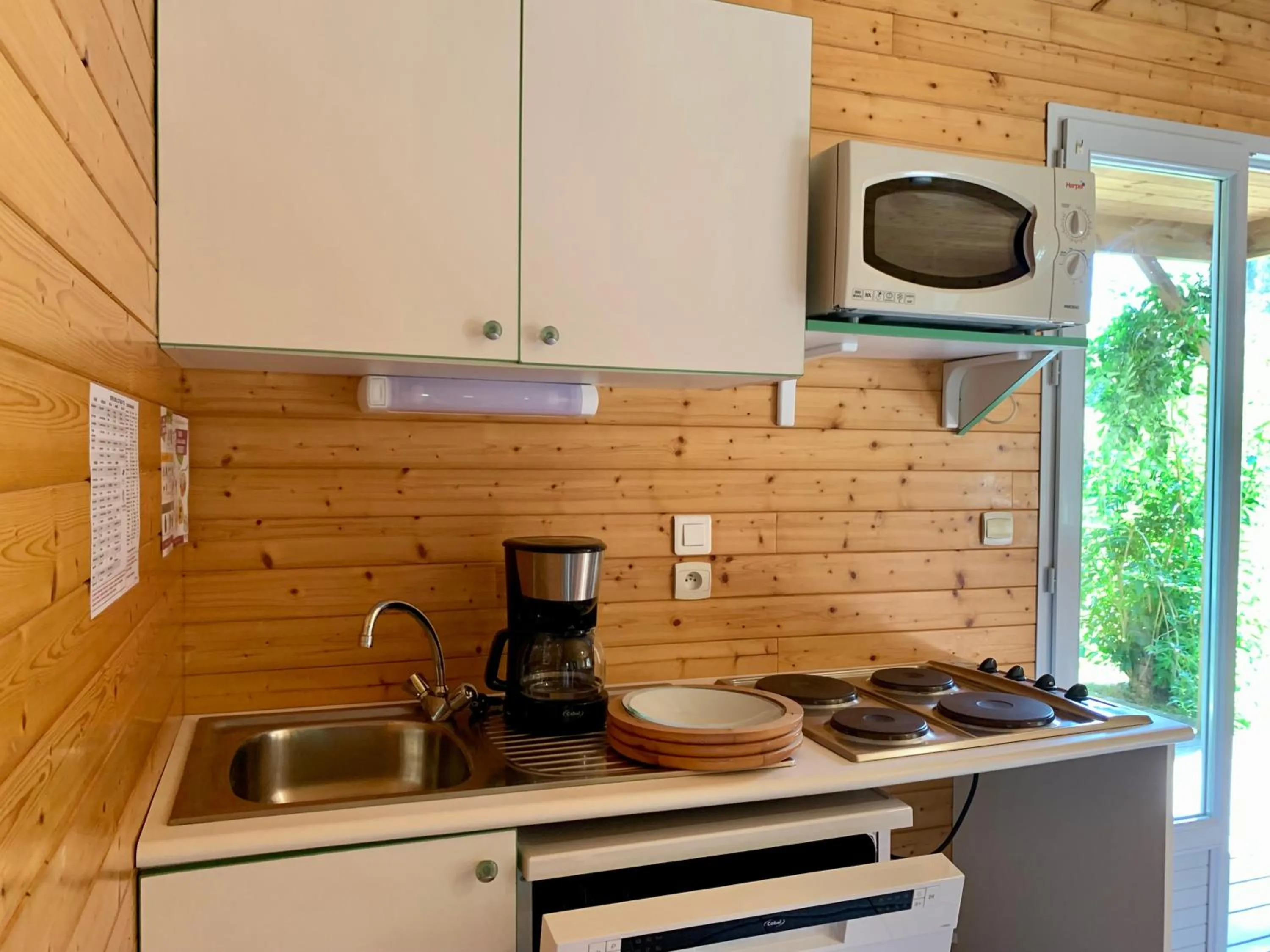 Kitchen or kitchenette in Terres de France - Natura Resort Pescalis