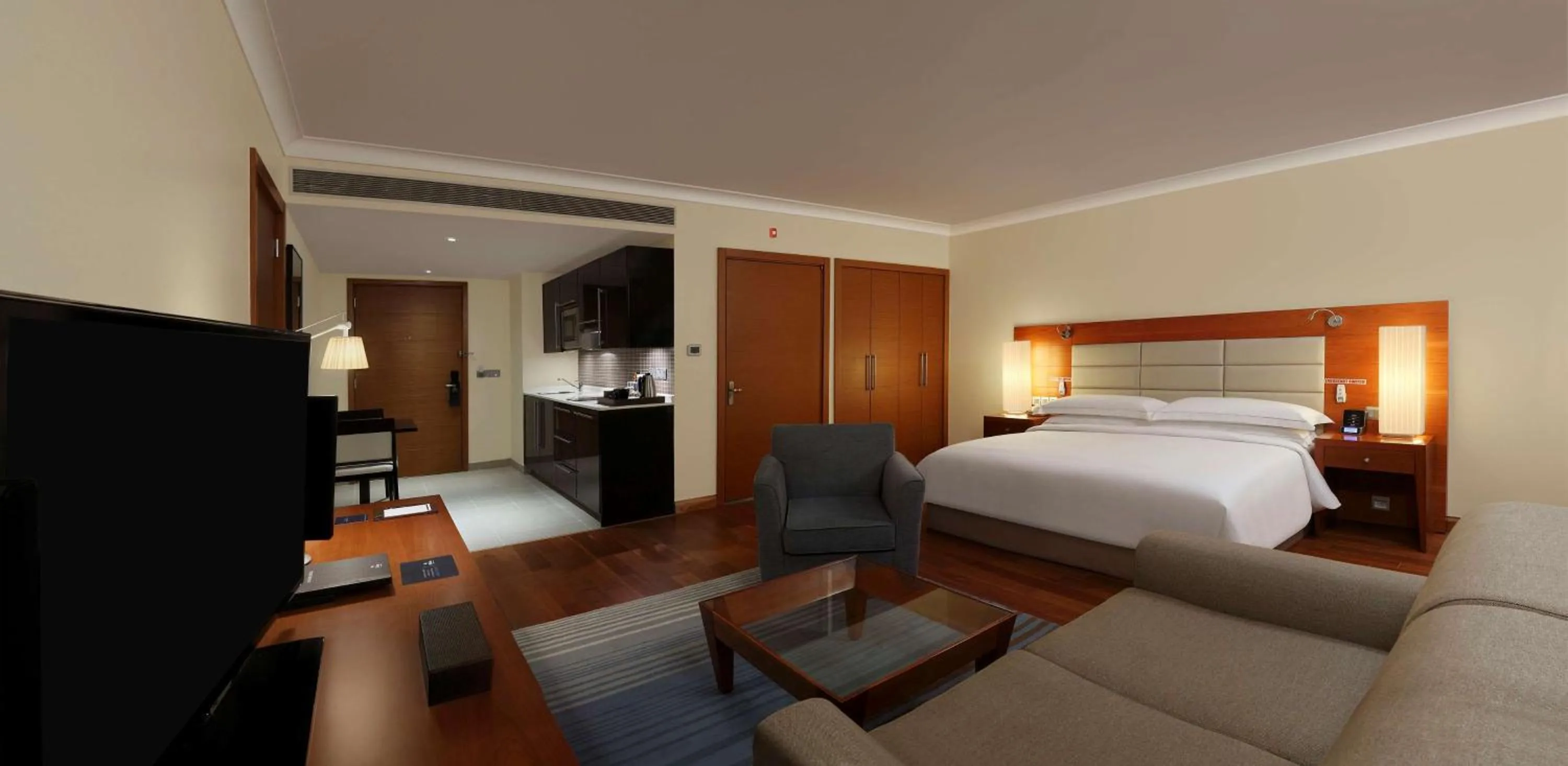 Coffee/tea facilities, Bed in Hilton Bangalore Embassy GolfLinks