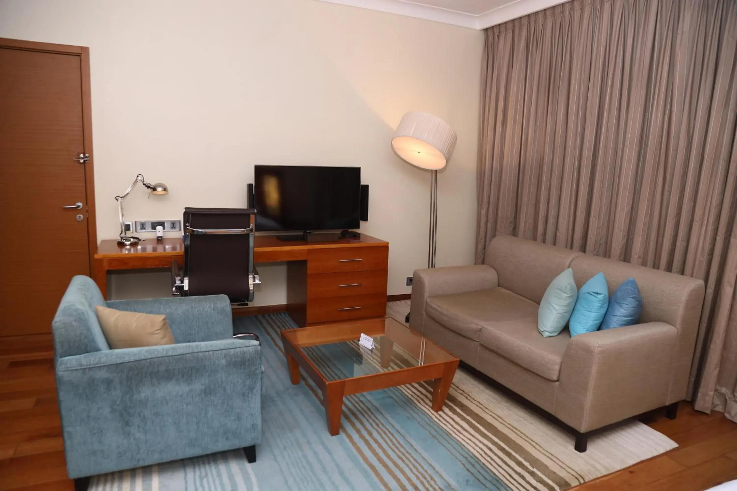 Deluxe Room with Two Twin Beds and Kitchenette in Hilton Bangalore Embassy GolfLinks Deluxe Room with Two Twin Beds and Kitchenette in Hilton Bangalore Embassy GolfLinks