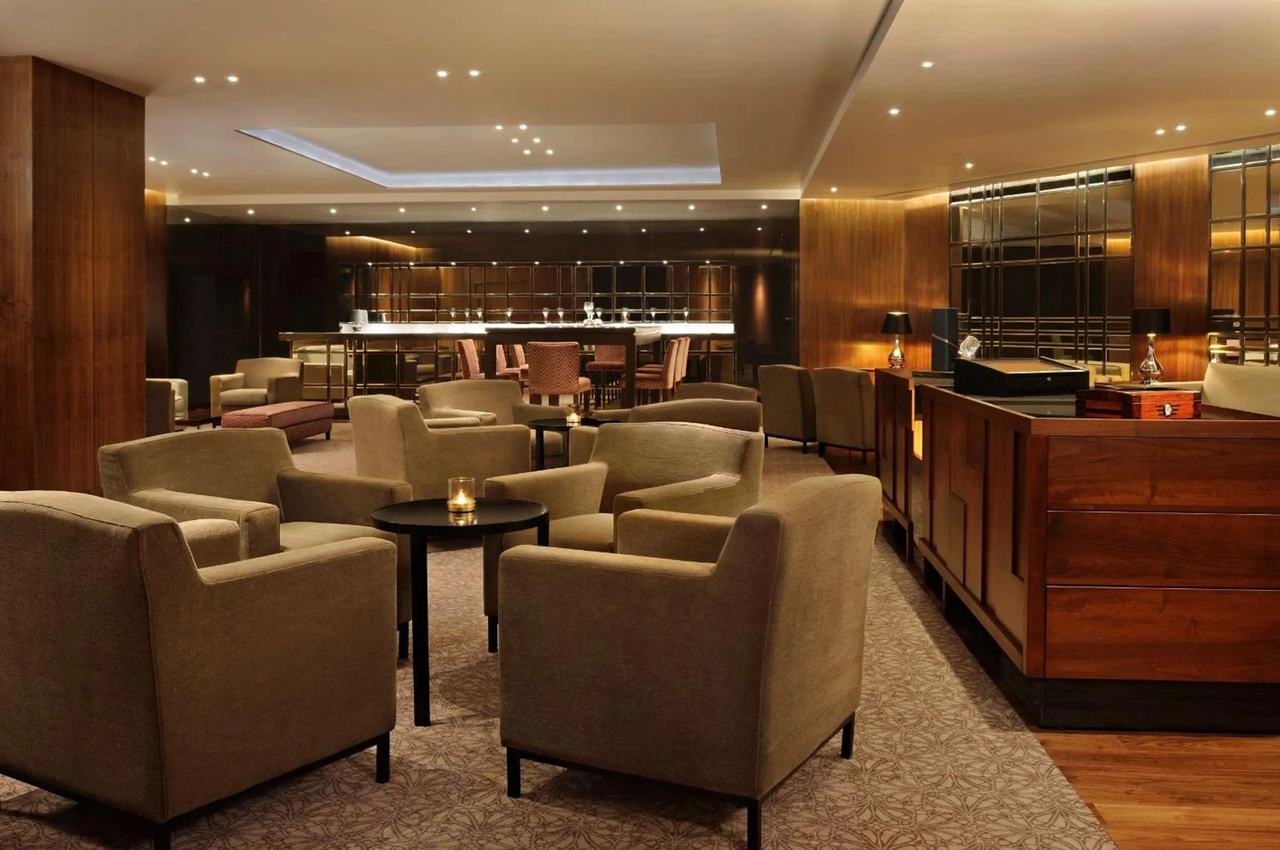 Lounge or bar in Hilton Bangalore Embassy GolfLinks