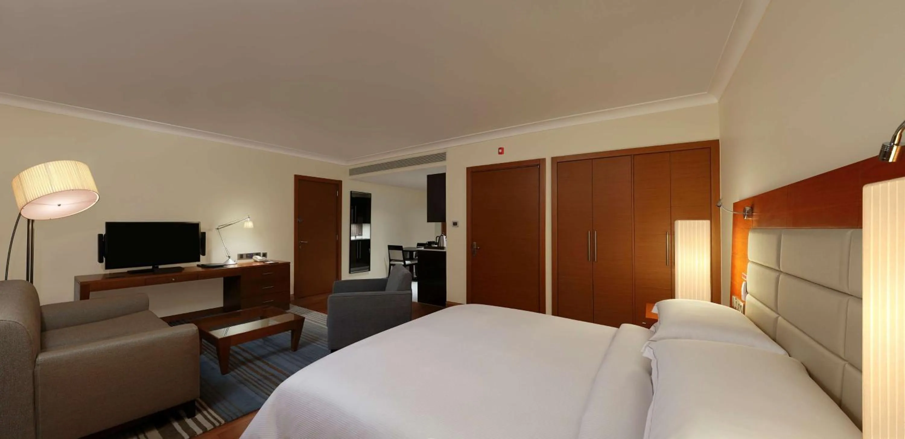 TV and multimedia, Bed in Hilton Bangalore Embassy GolfLinks