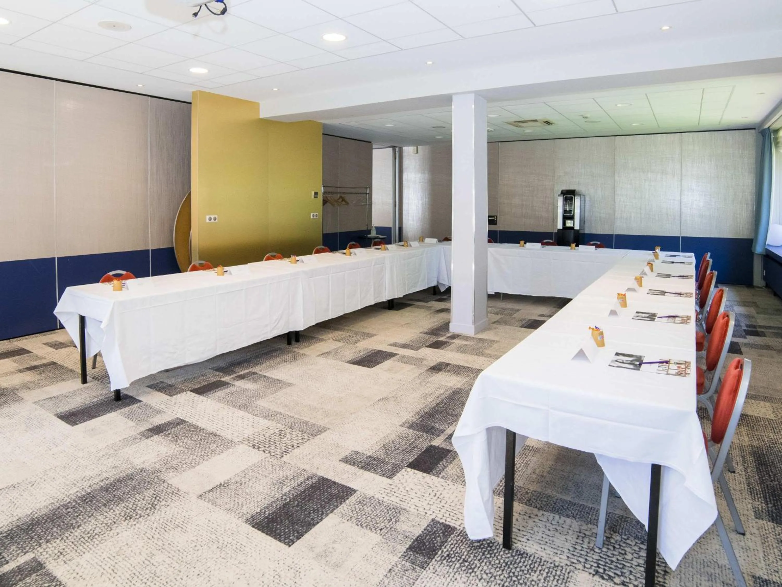 Meeting/conference room in Hôtel Mercure Mâcon Bord de Saône