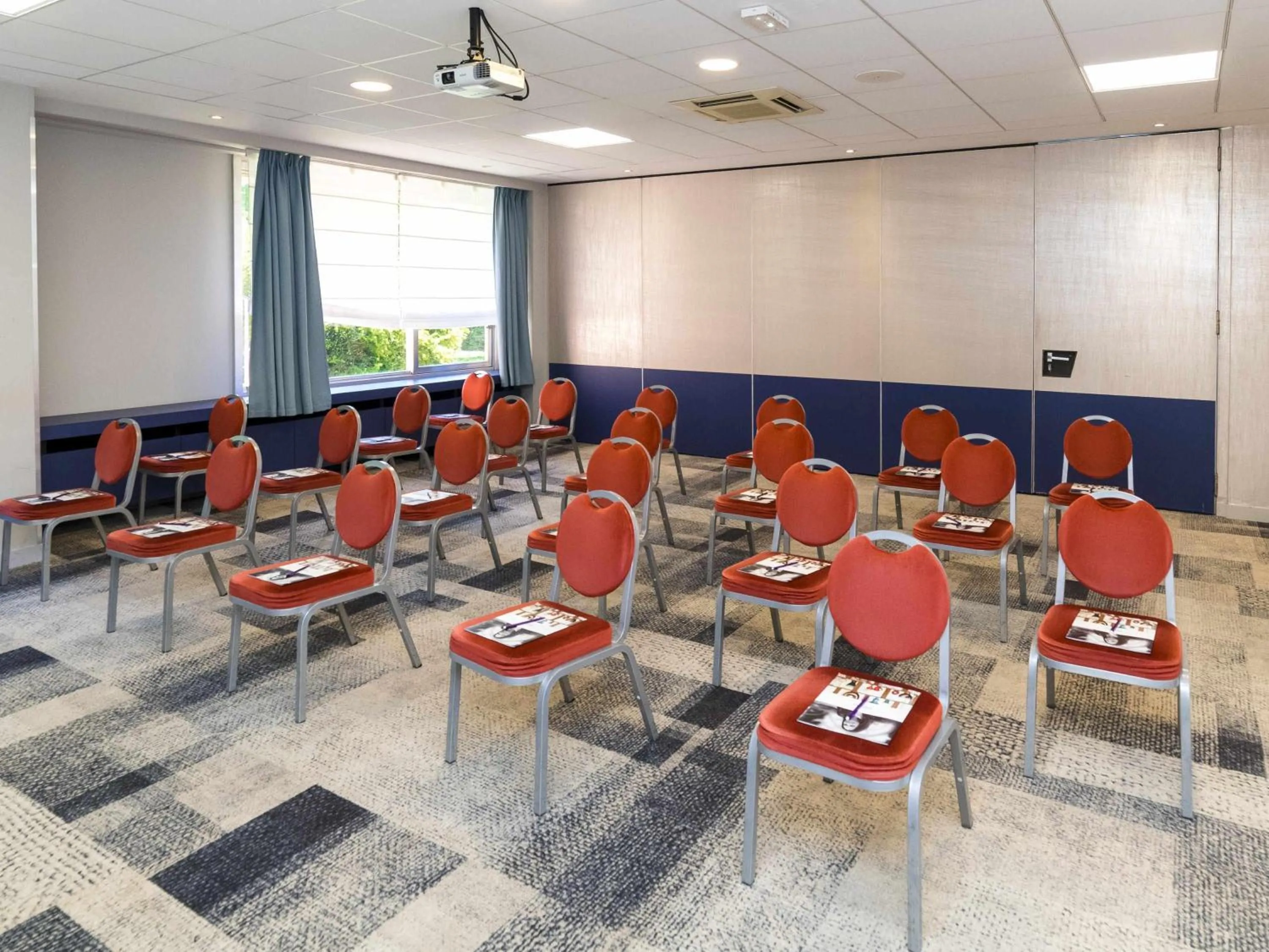 Meeting/conference room in Hôtel Mercure Mâcon Bord de Saône
