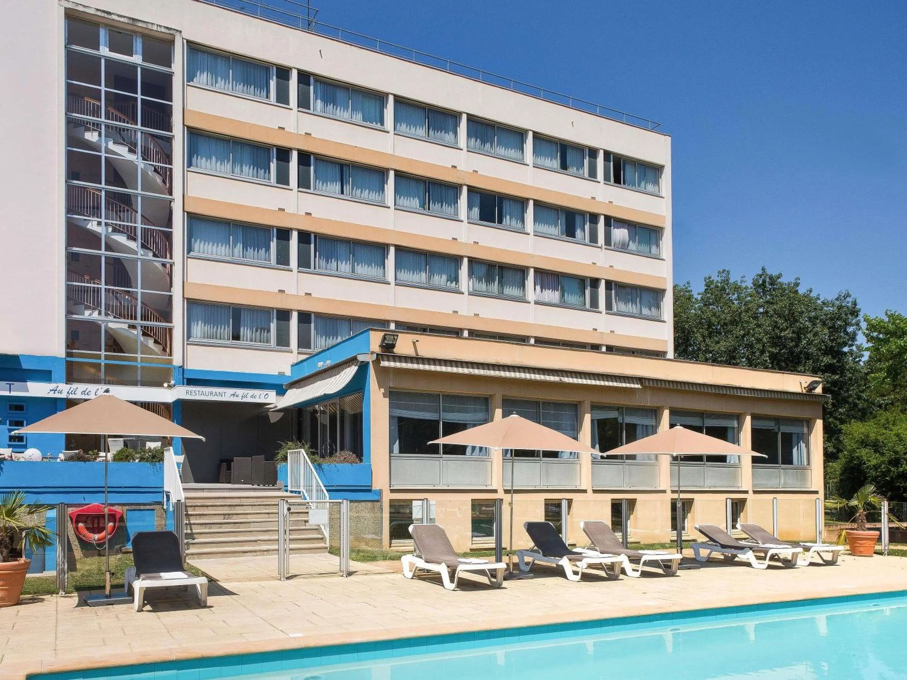 Property building in Hôtel Mercure Mâcon Bord de Saône