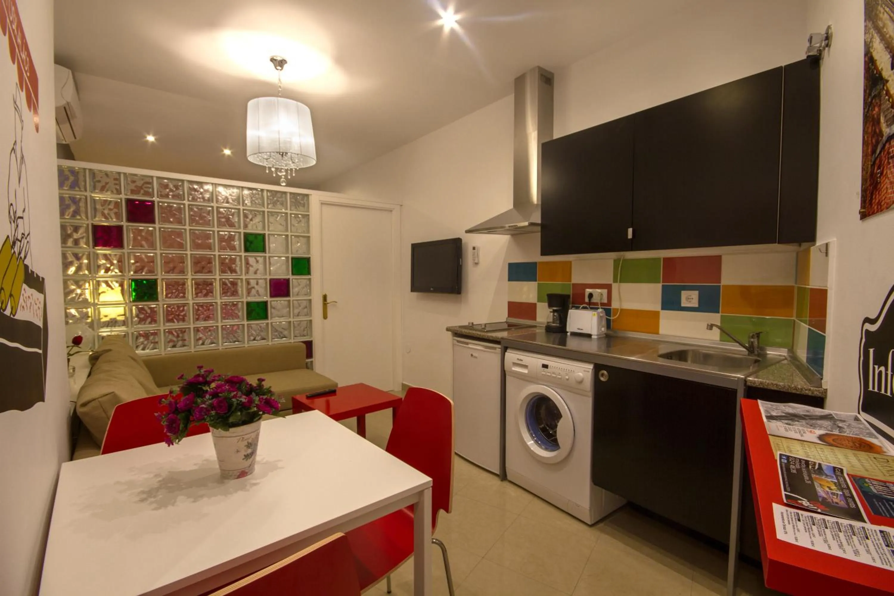 Kitchen or kitchenette in Apartamentos El Templo Suites