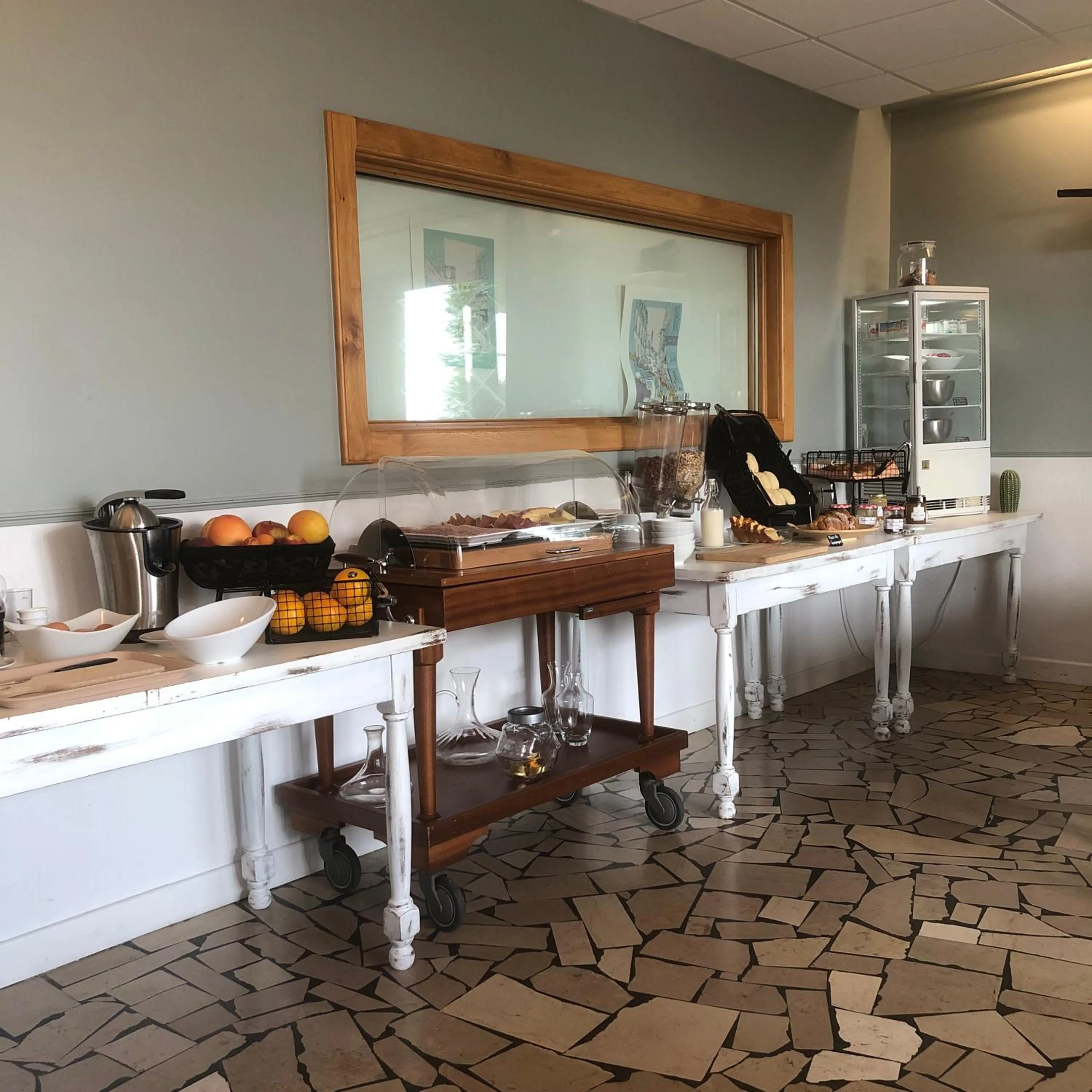 Buffet breakfast in Logis L'Auberge du Gros