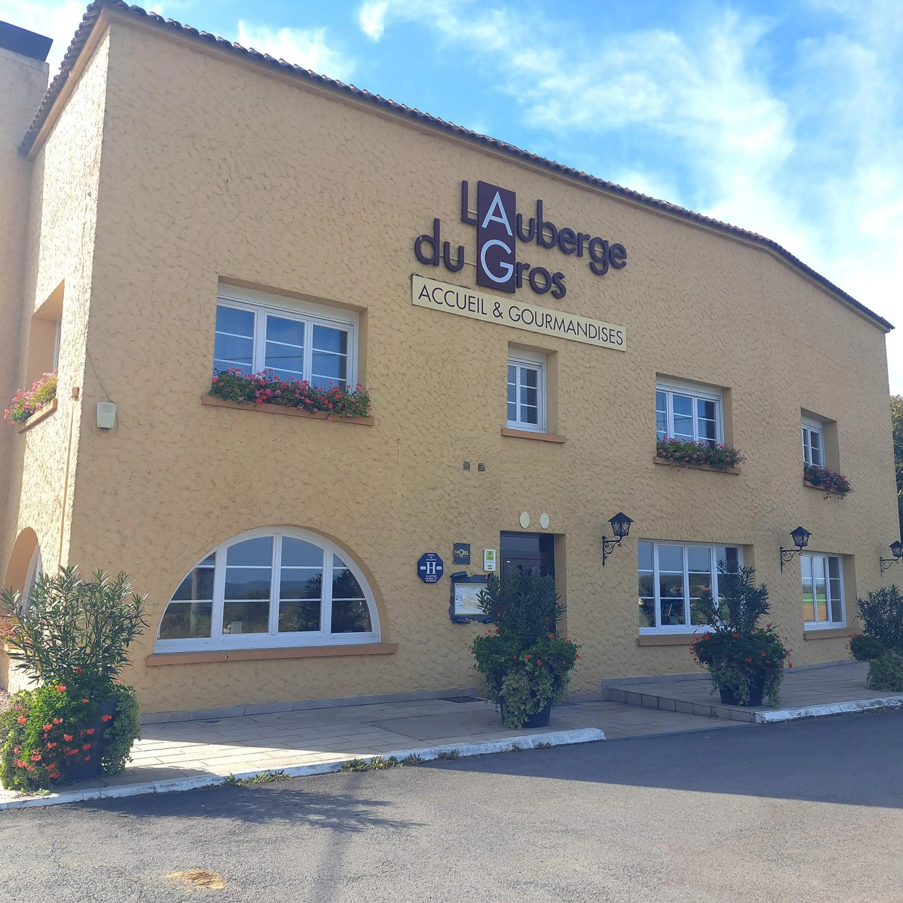 Property building in Logis L'Auberge du Gros