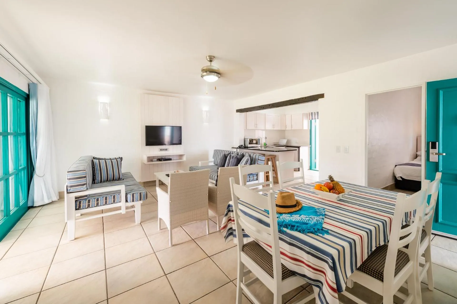 Kitchen or kitchenette, Bed in Club Mykonos Langebaan