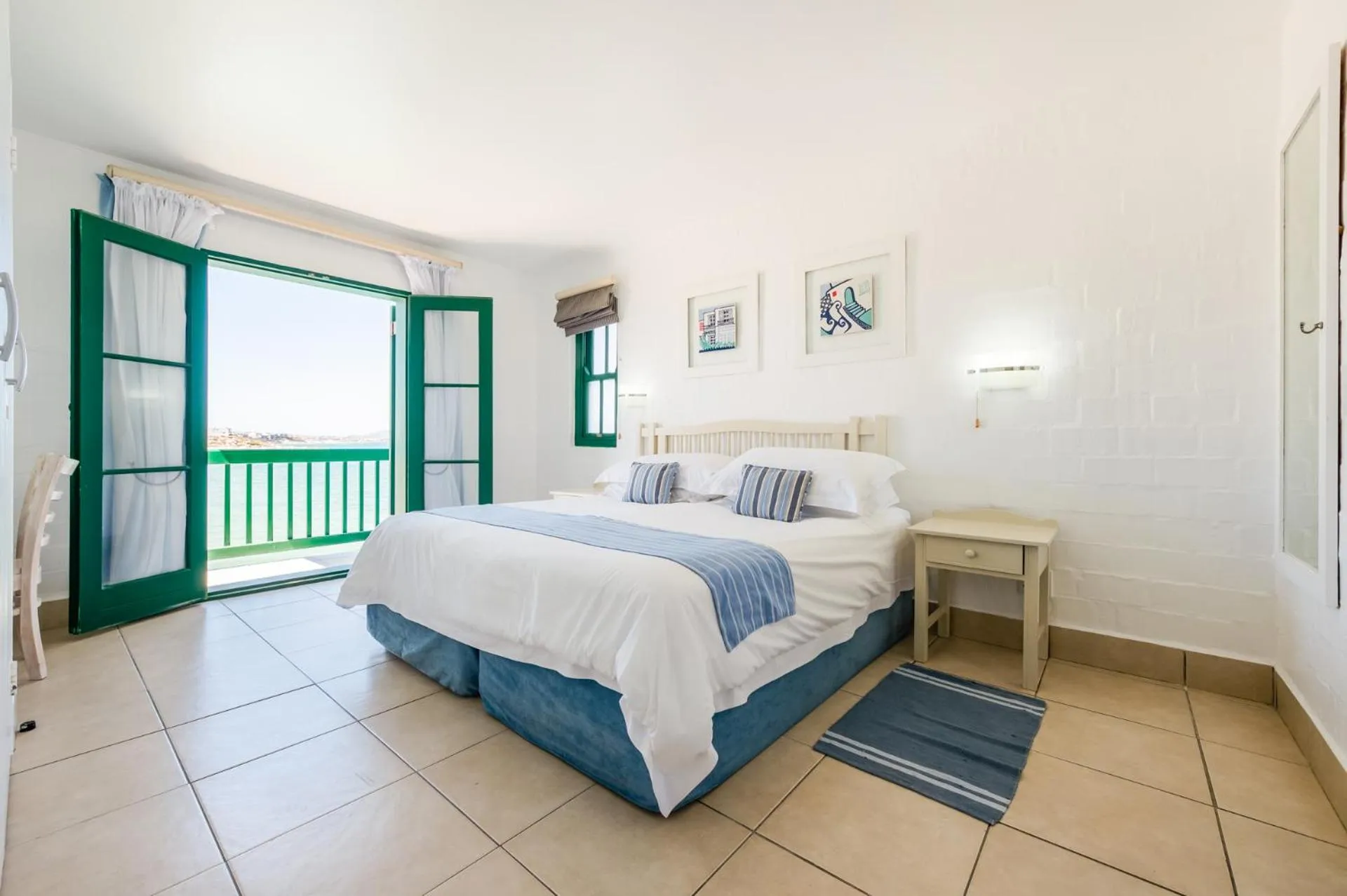 Bed in Club Mykonos Langebaan