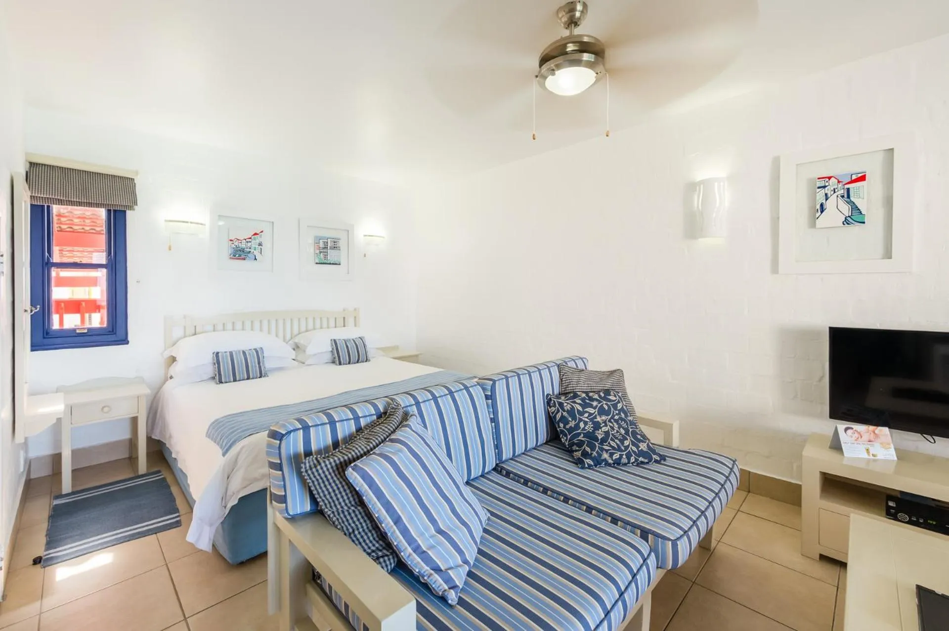 Bed in Club Mykonos Langebaan