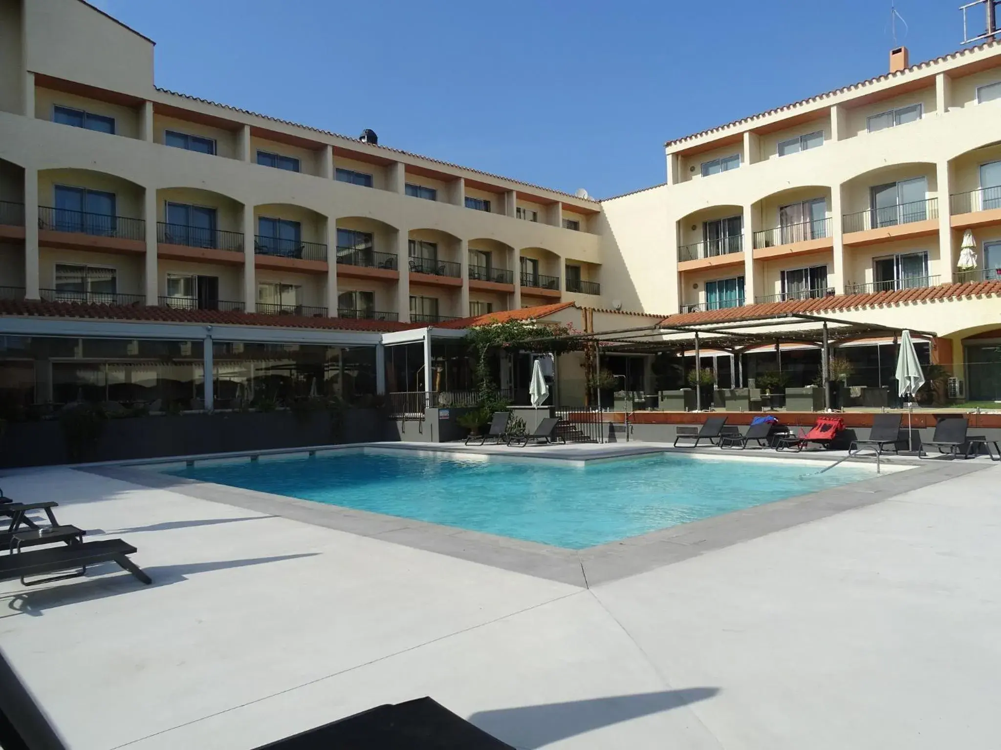 Swimming pool in Holiday Inn Perpignan by IHG Swimming pool in Holiday Inn Perpignan by IHG