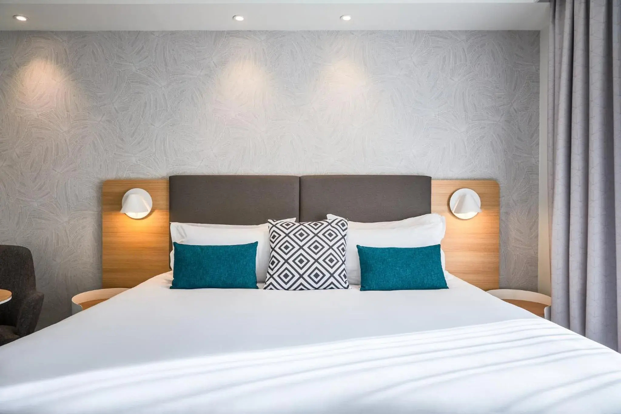 Photo of the whole room, Bed in Holiday Inn Perpignan by IHG Photo of the whole room, Bed in Holiday Inn Perpignan by IHG