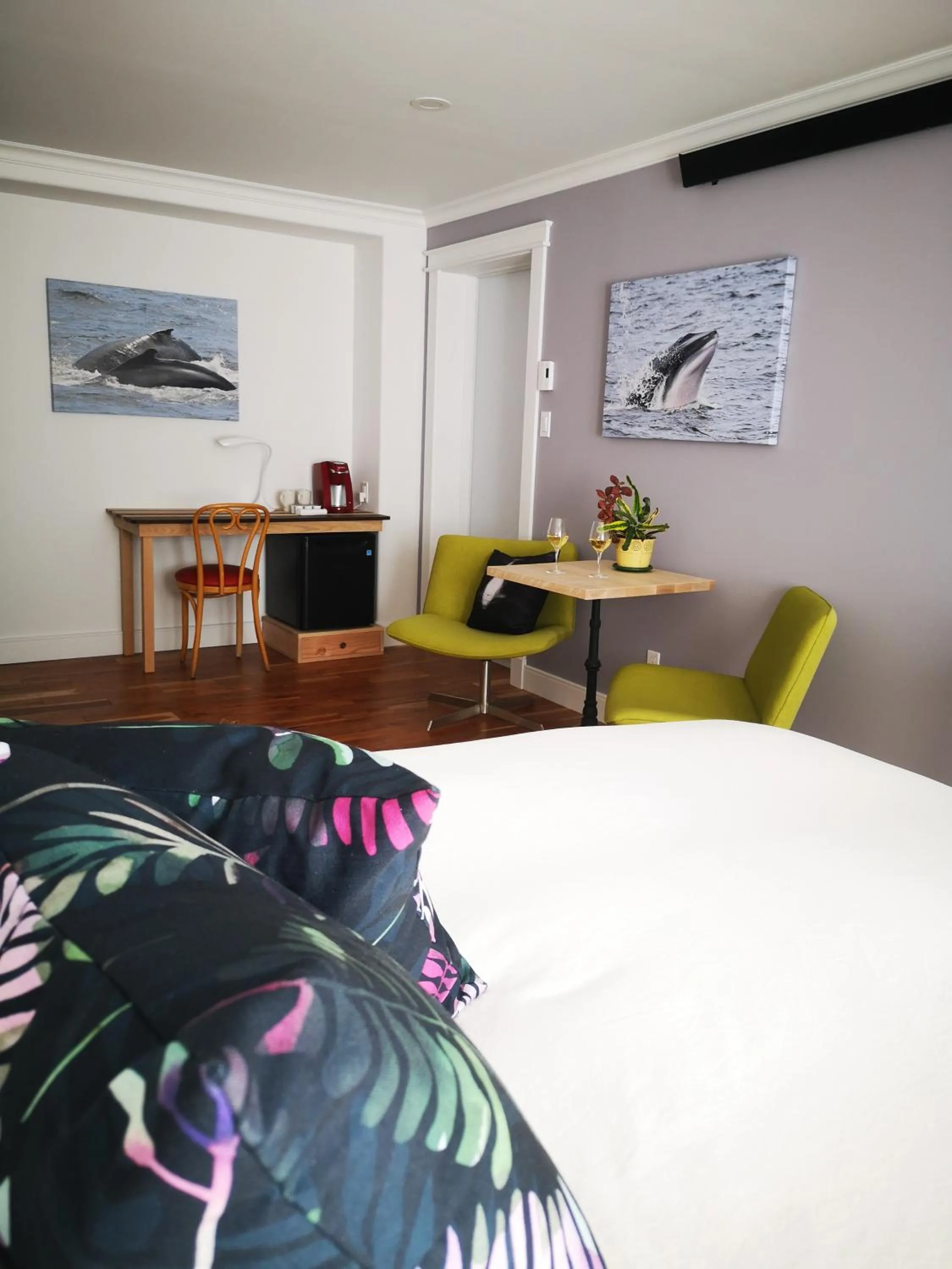 Photo of the whole room, Bed in Au Cachalot Caché le gîte hôtel