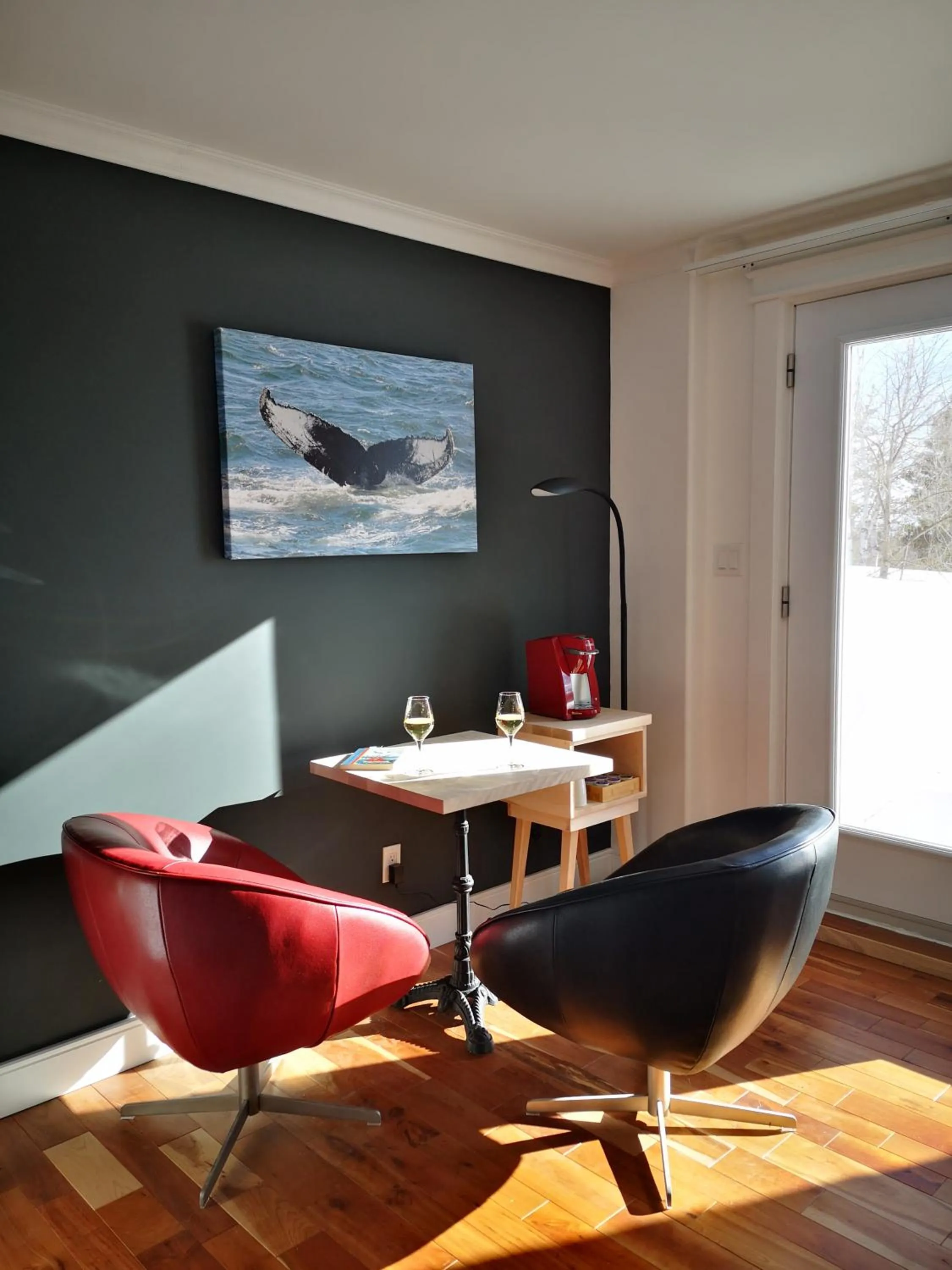 Seating area in Au Cachalot Caché le gîte hôtel