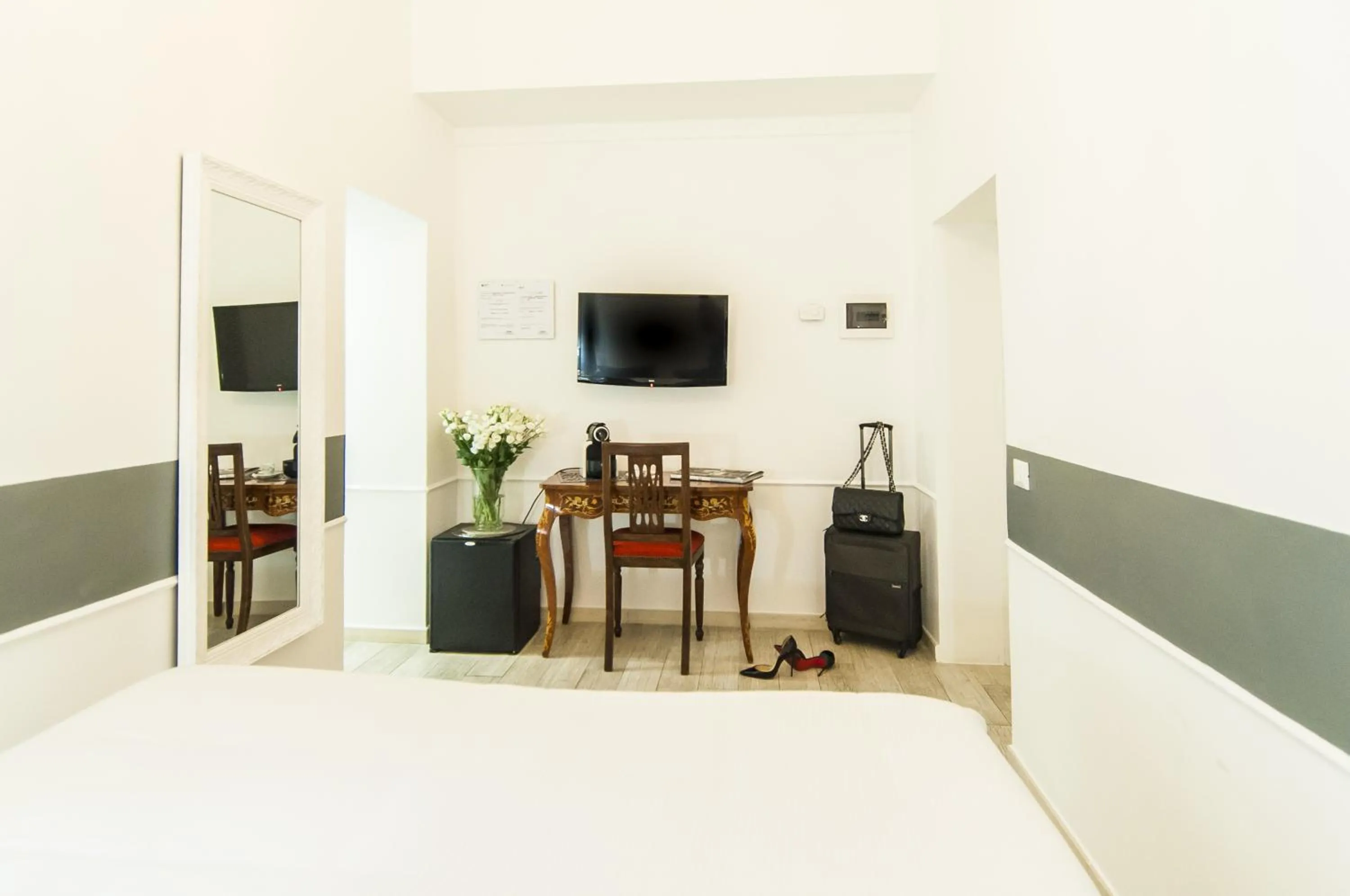 Seating area, Bed in Ripetta Rooms