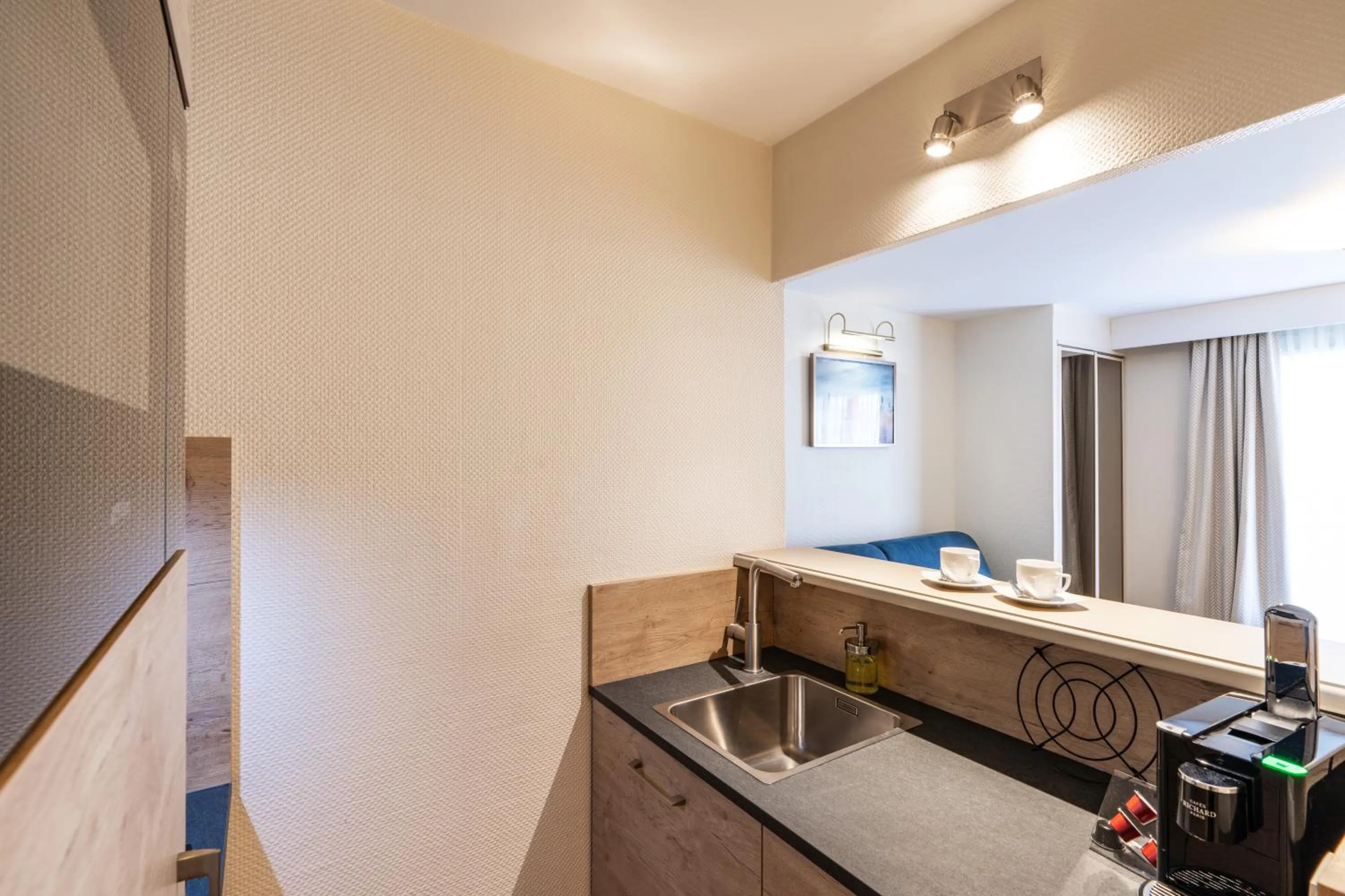 kitchen, Bed in La Closerie SPA & Résidence Hôtel