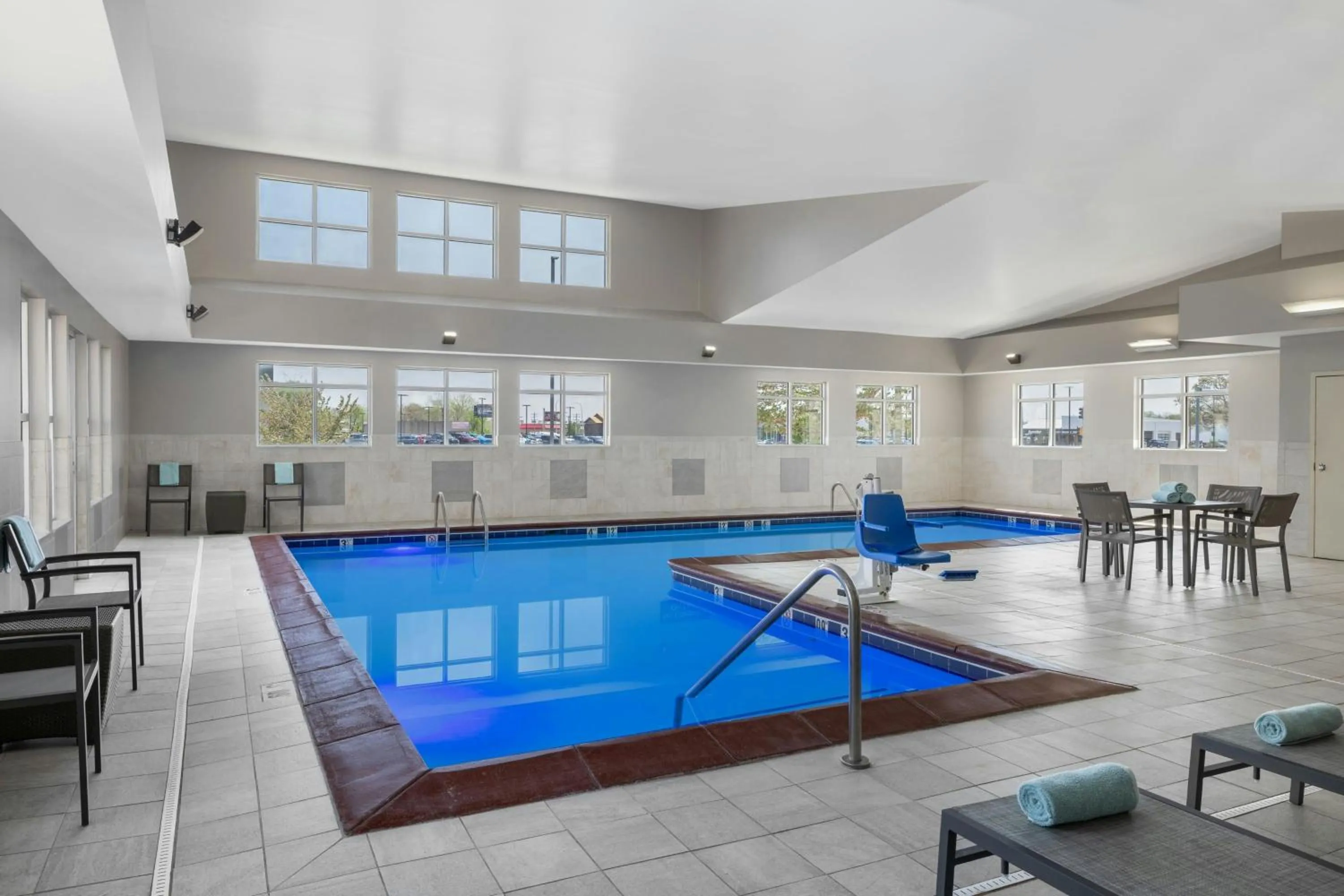 Swimming pool in Residence Inn by Marriott Champaign