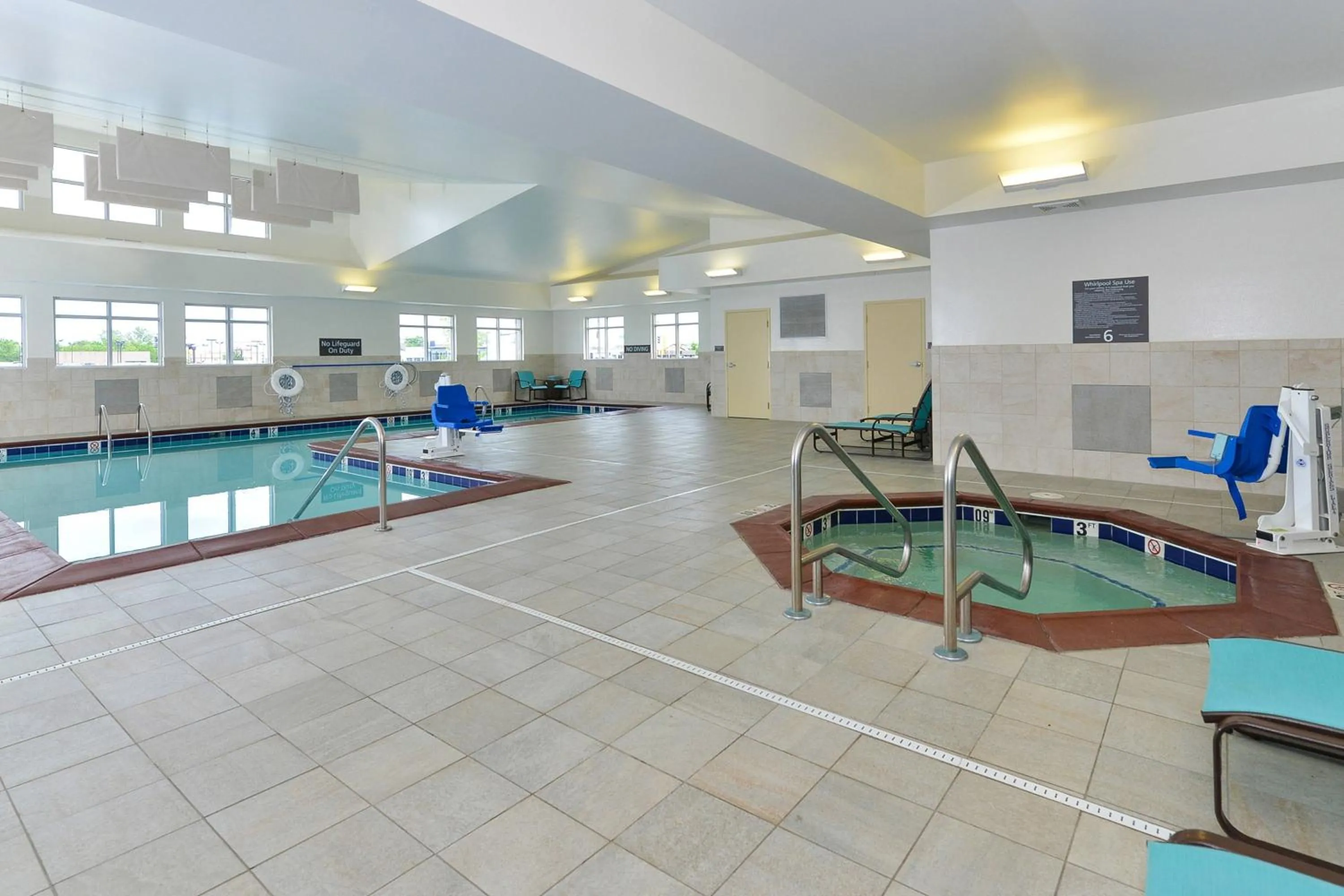 Swimming pool in Residence Inn by Marriott Champaign