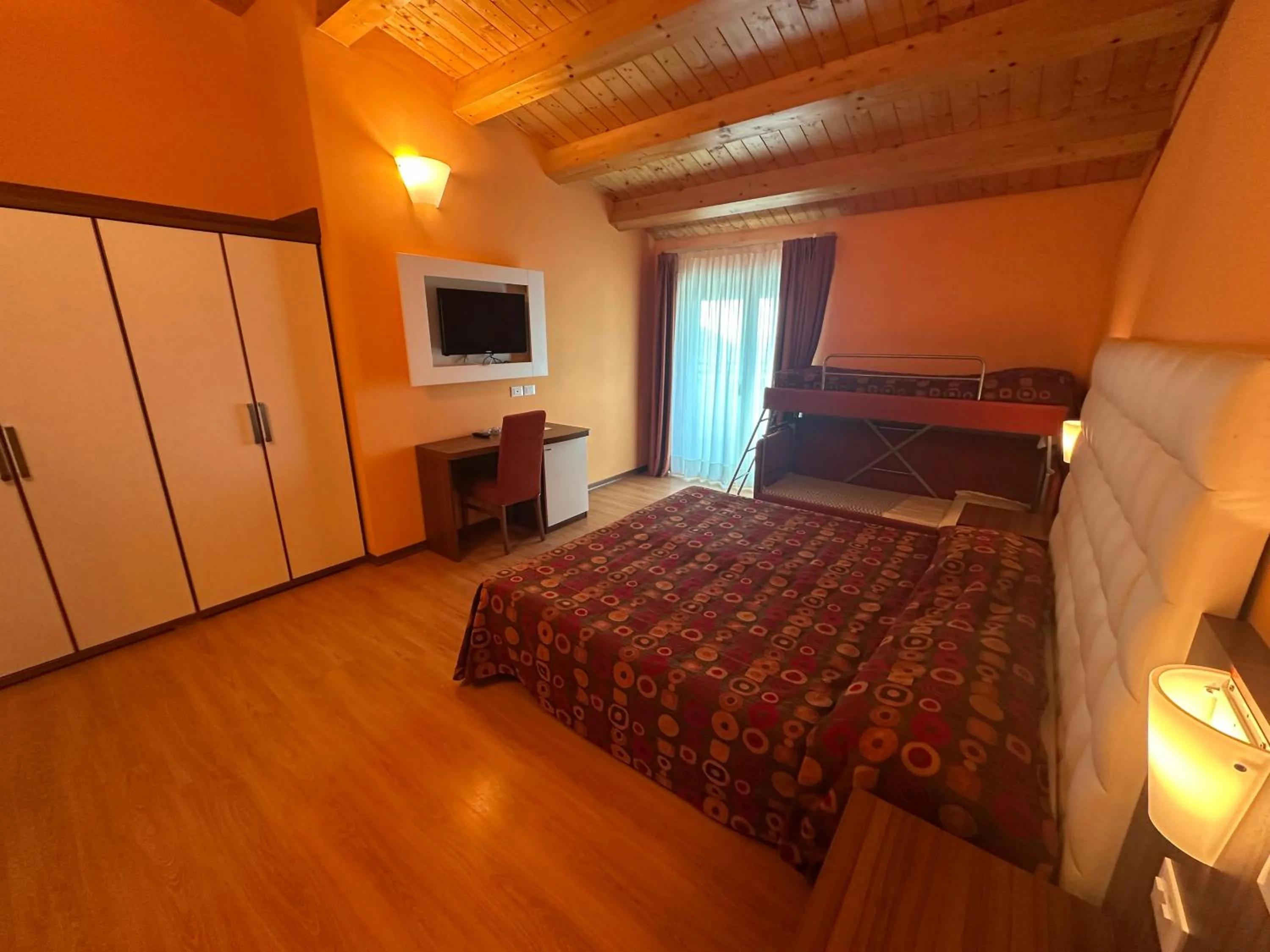 Photo of the whole room in Hotel Vienna