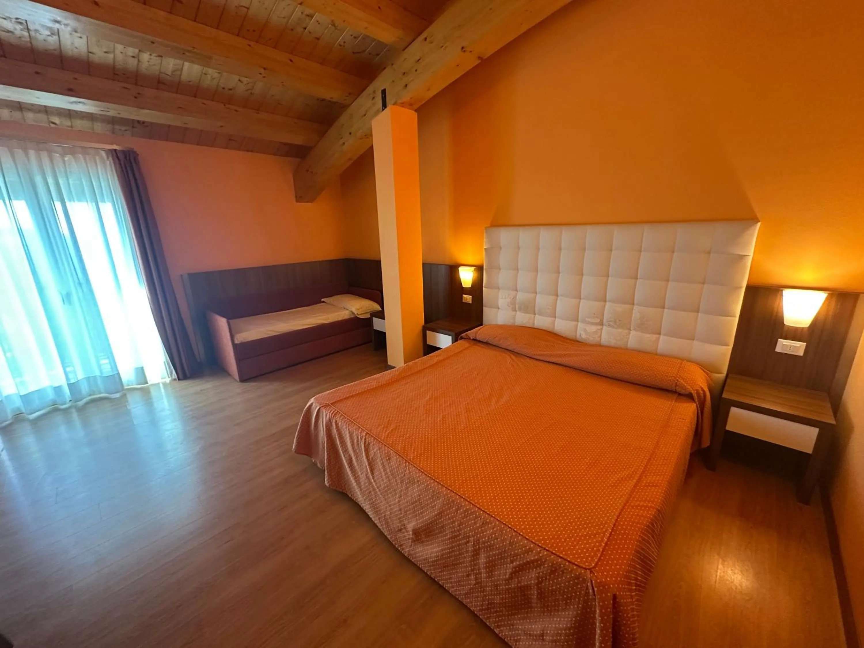 Photo of the whole room in Hotel Vienna