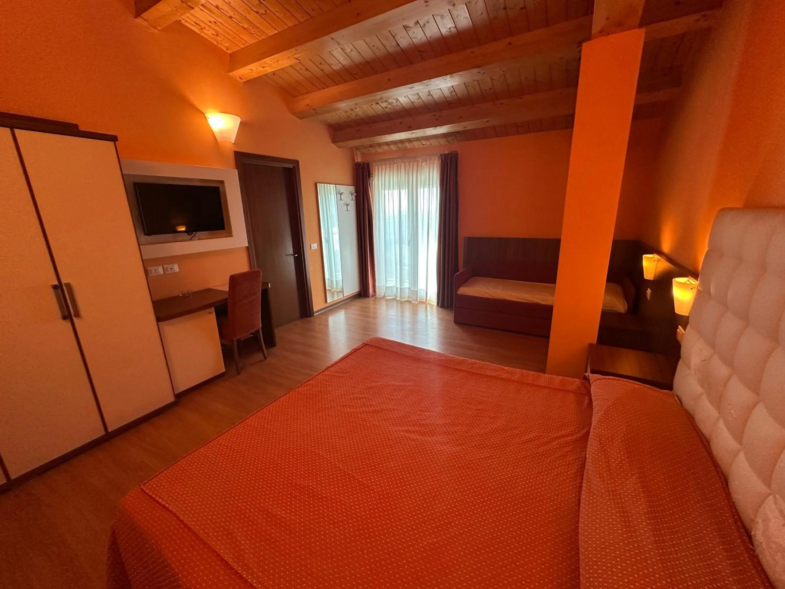 Photo of the whole room in Hotel Vienna