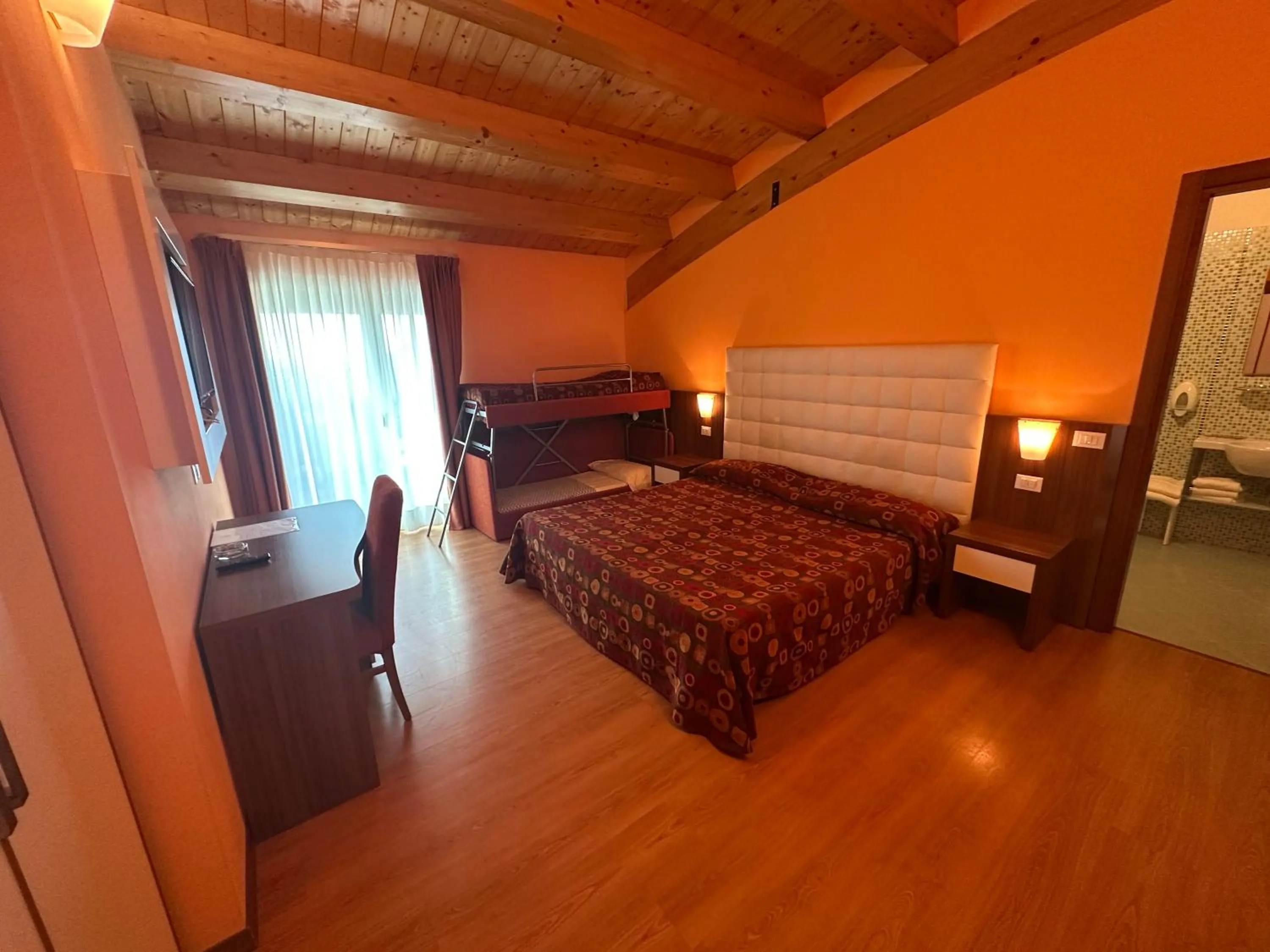 Photo of the whole room in Hotel Vienna