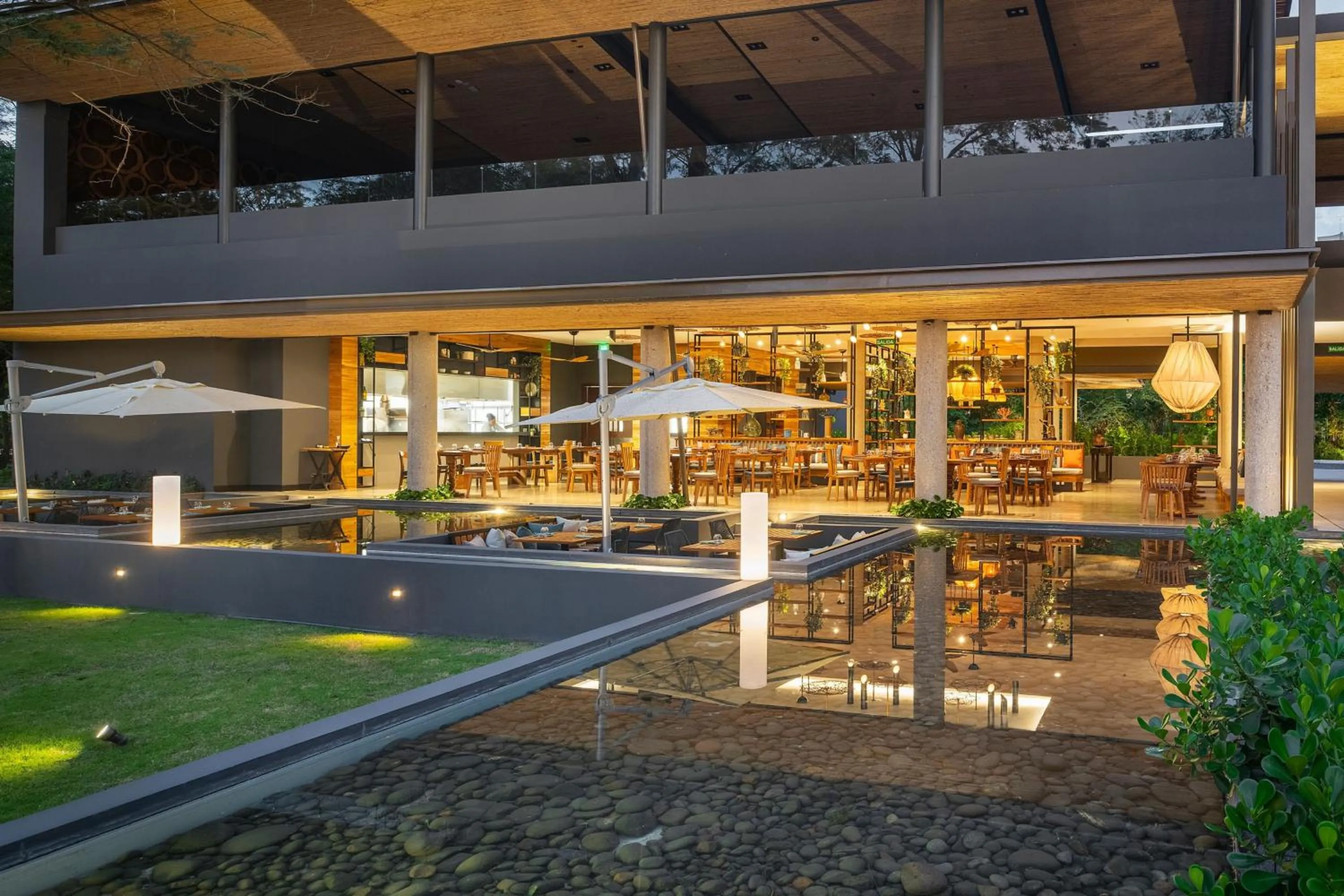 Restaurant/places to eat in El Mangroove Papagayo, Autograph Collection