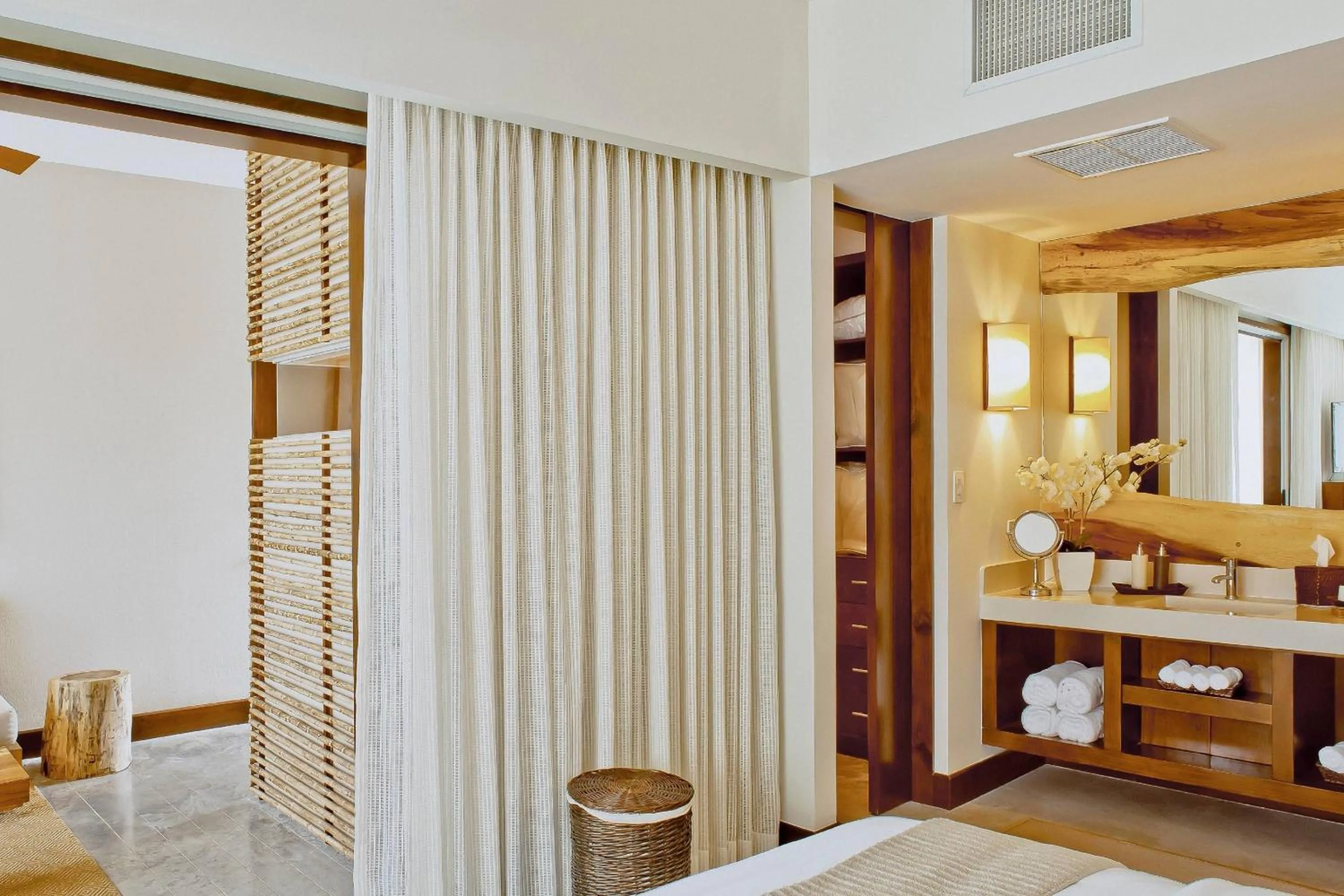 Bedroom, Bed in El Mangroove Papagayo, Autograph Collection