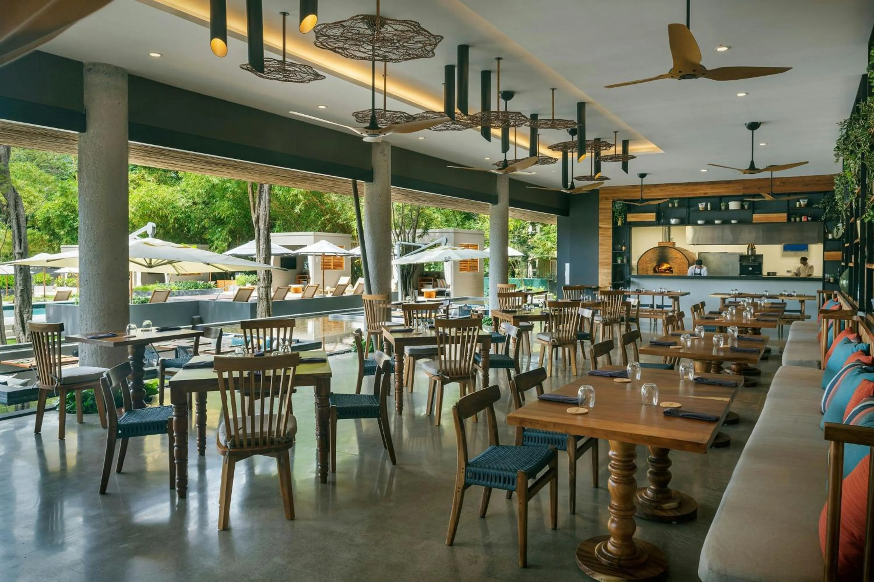 Restaurant/places to eat in El Mangroove Papagayo, Autograph Collection