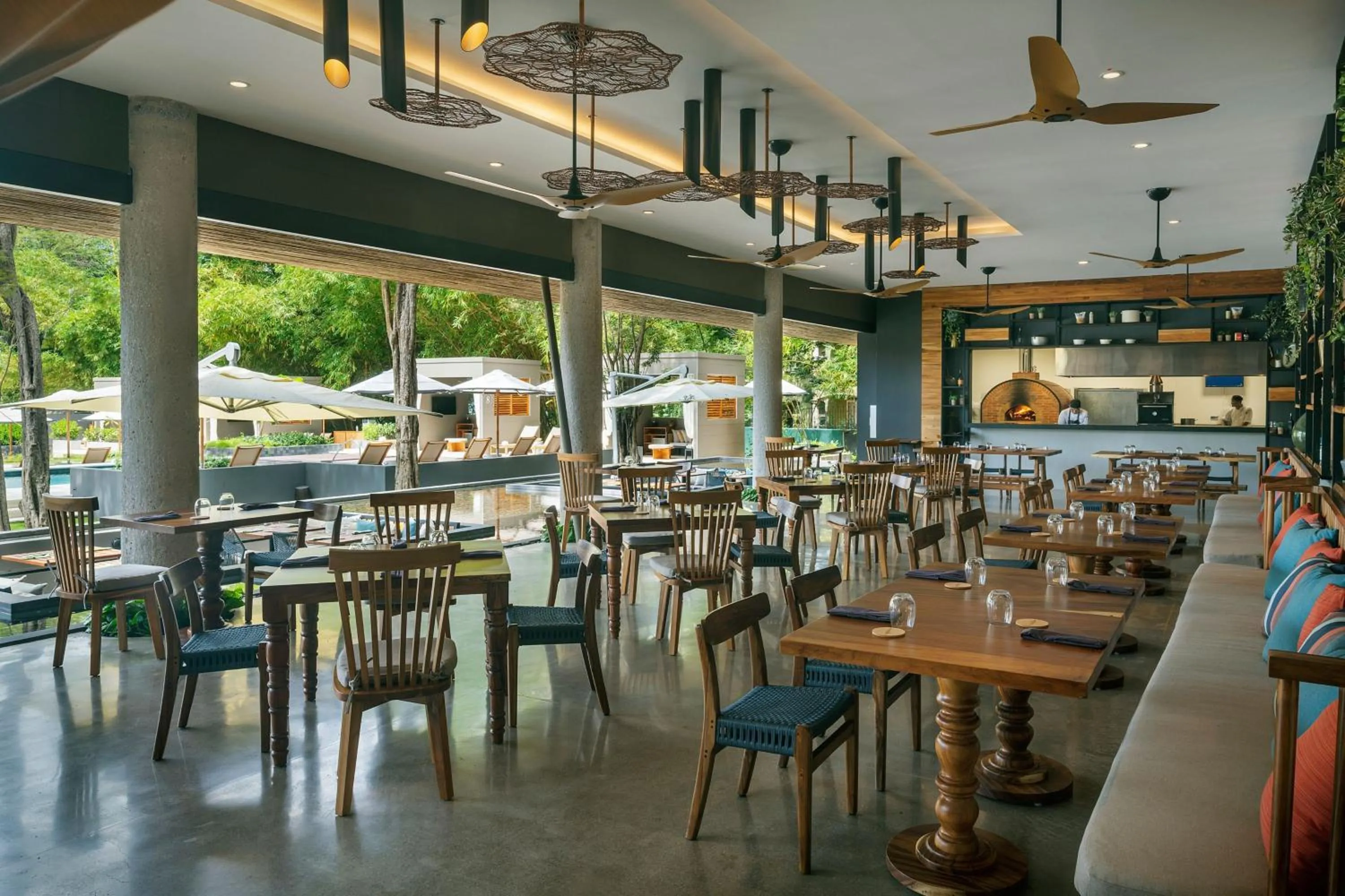 Restaurant/places to eat in El Mangroove Papagayo, Autograph Collection