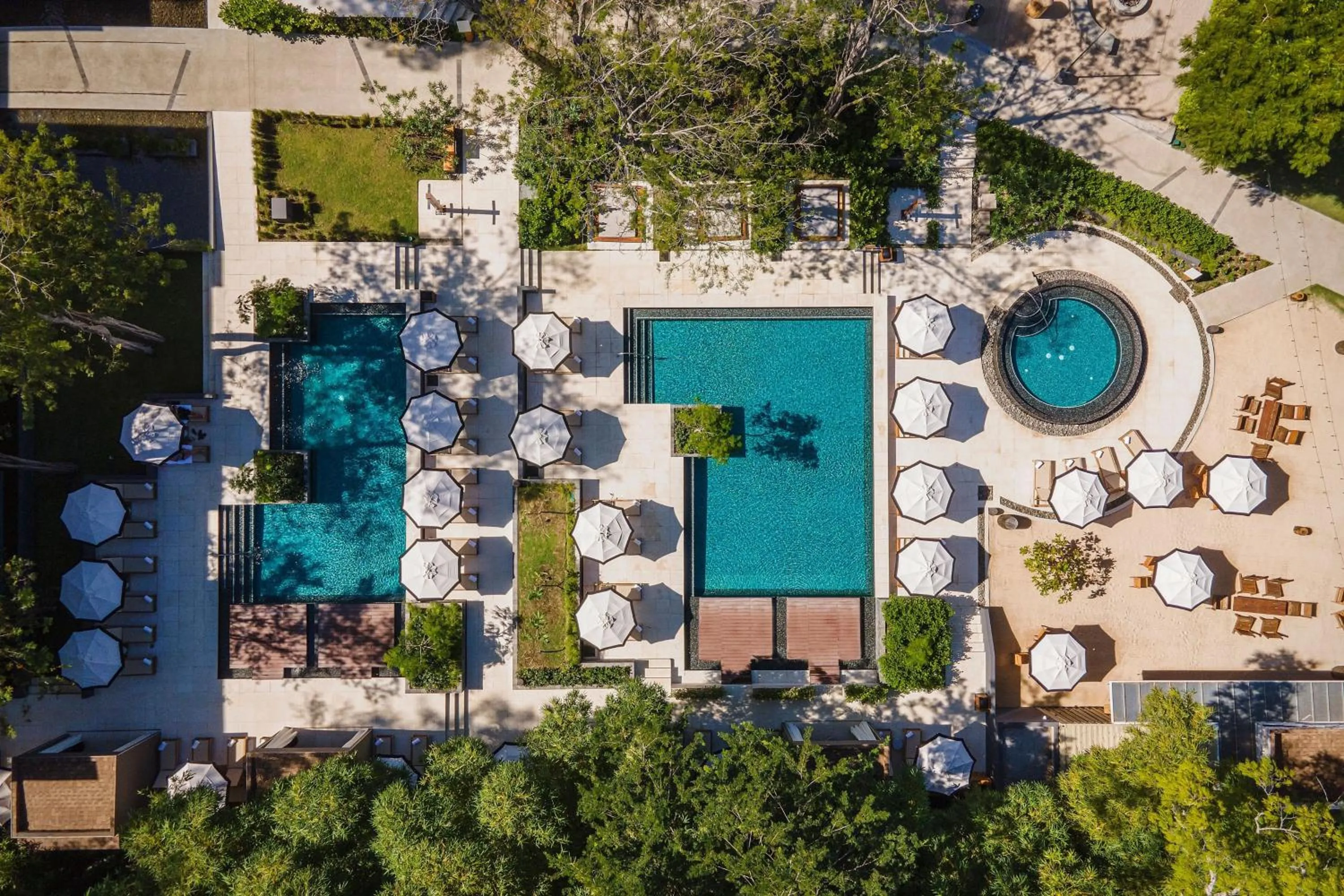Swimming pool in El Mangroove Papagayo, Autograph Collection