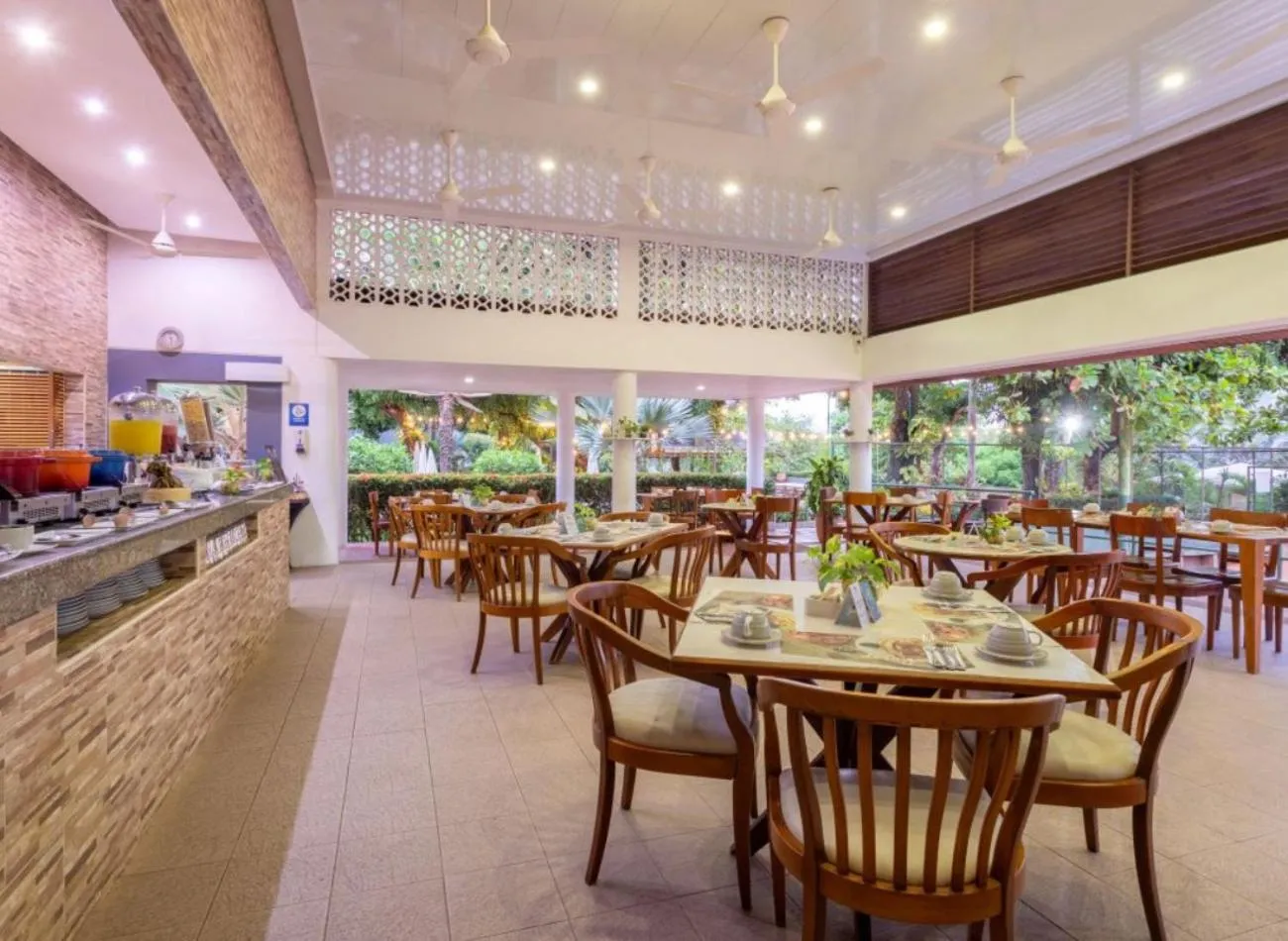 Restaurant/places to eat in GHL Hotel Club el Puente