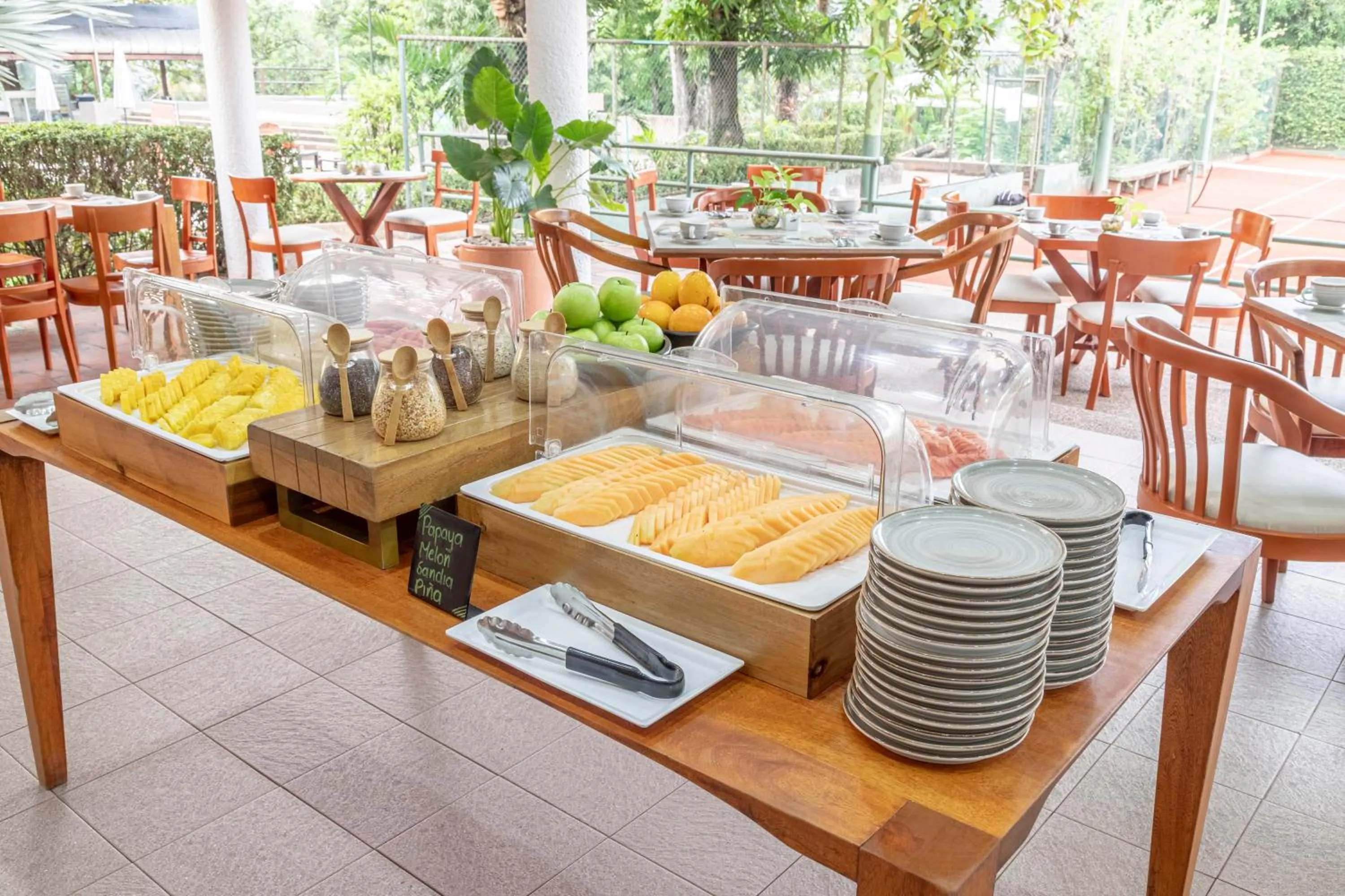 Restaurant/places to eat in GHL Hotel Club el Puente