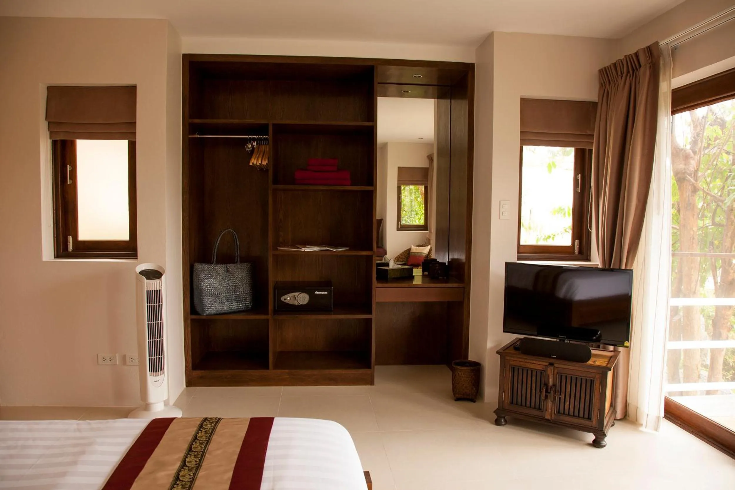 TV and multimedia, Bed in Koh Phangan Pavilions Serviced Apartments