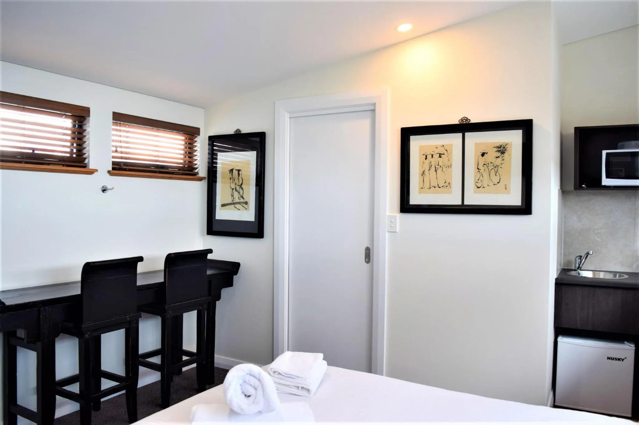 Kitchen or kitchenette, Bed in Dunsborough Bay Village Resort Suites