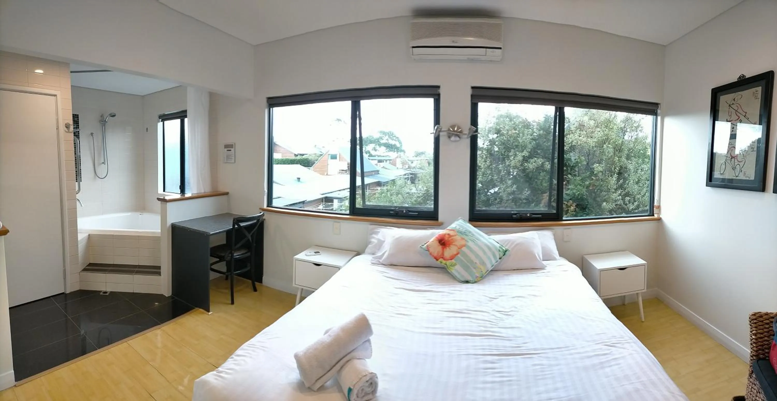 Shower, Bed in Dunsborough Bay Village Resort Suites