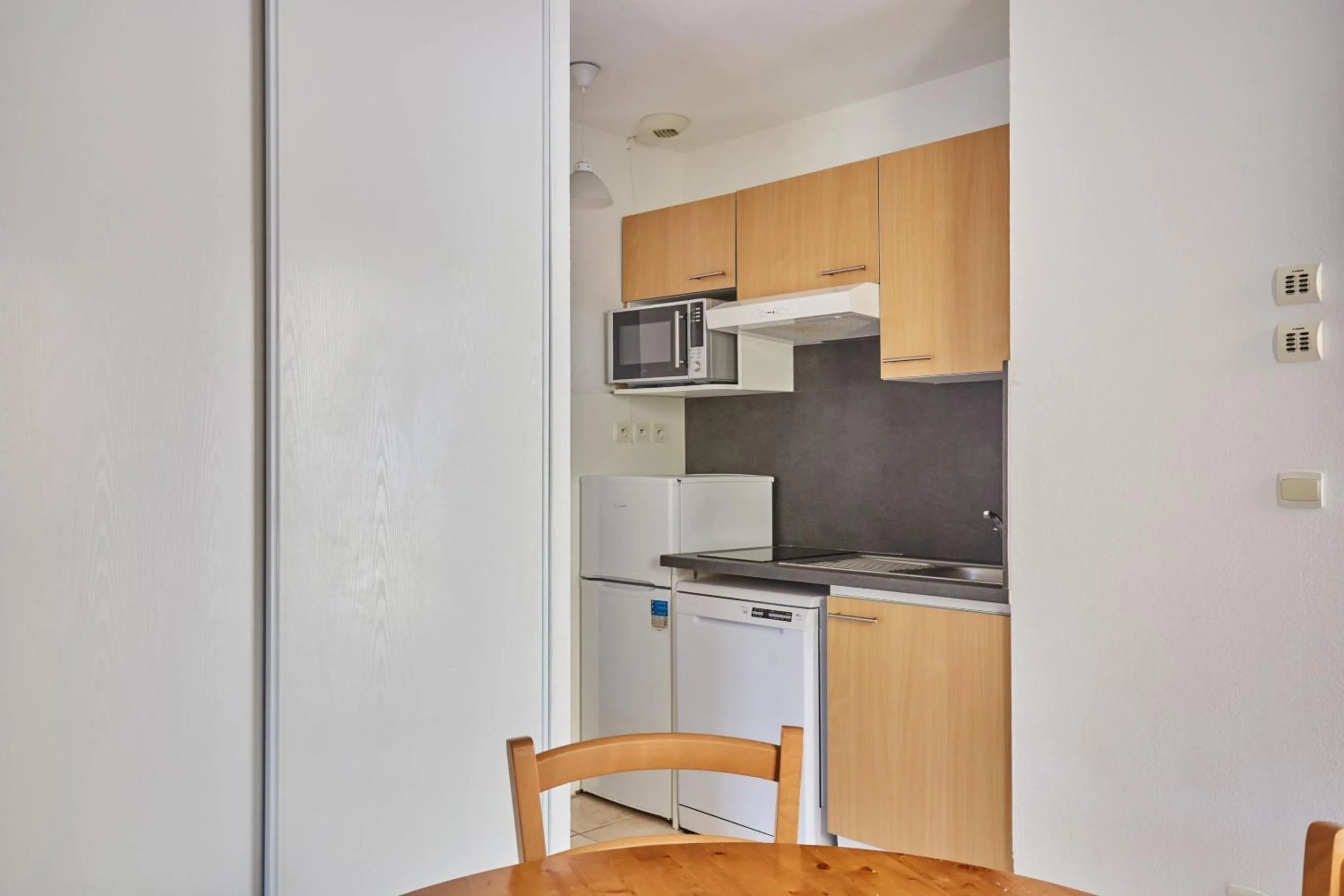 Kitchen or kitchenette in Résidence Odalys Le Hameau du Moulin