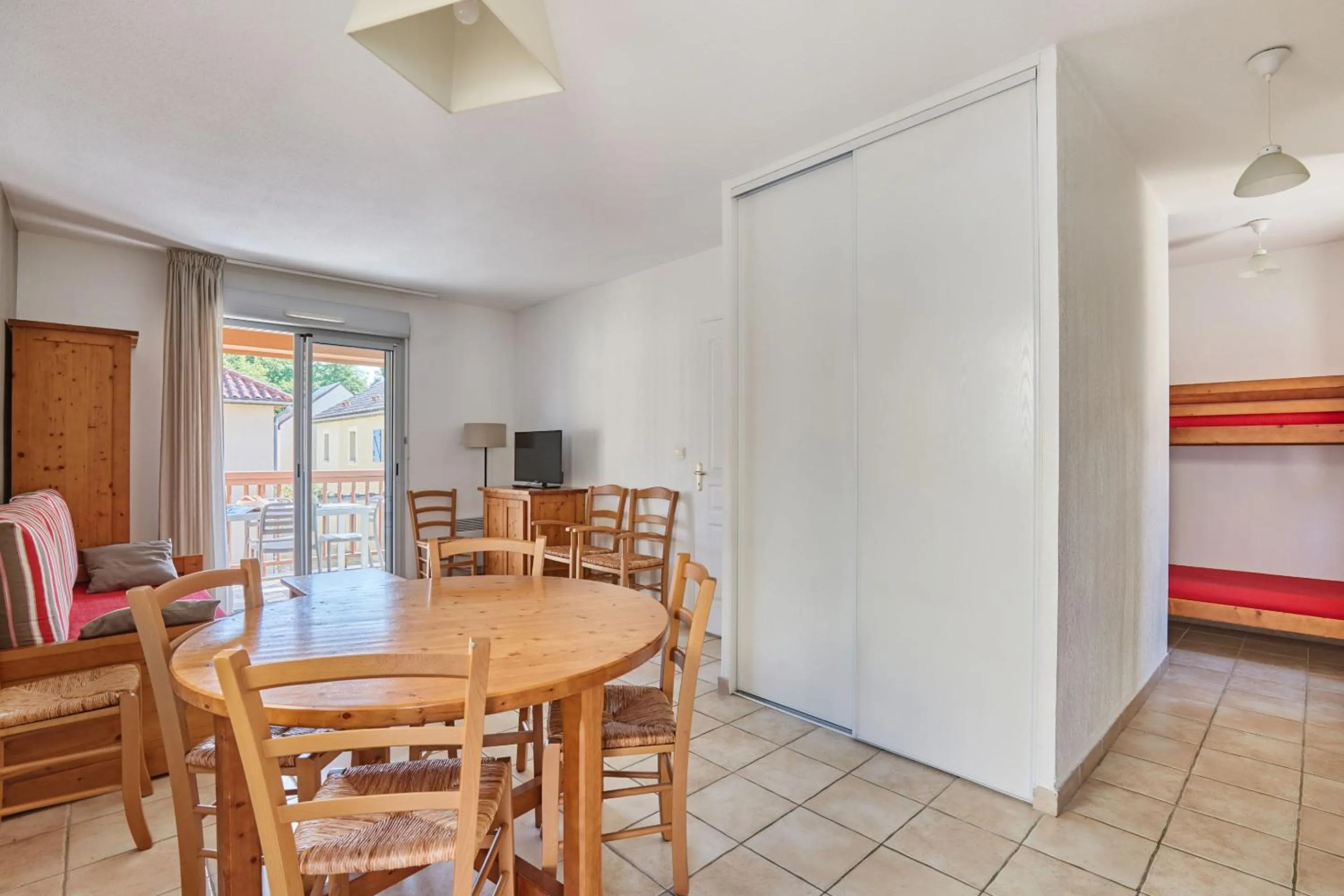 Dining area in Résidence Odalys Le Hameau du Moulin