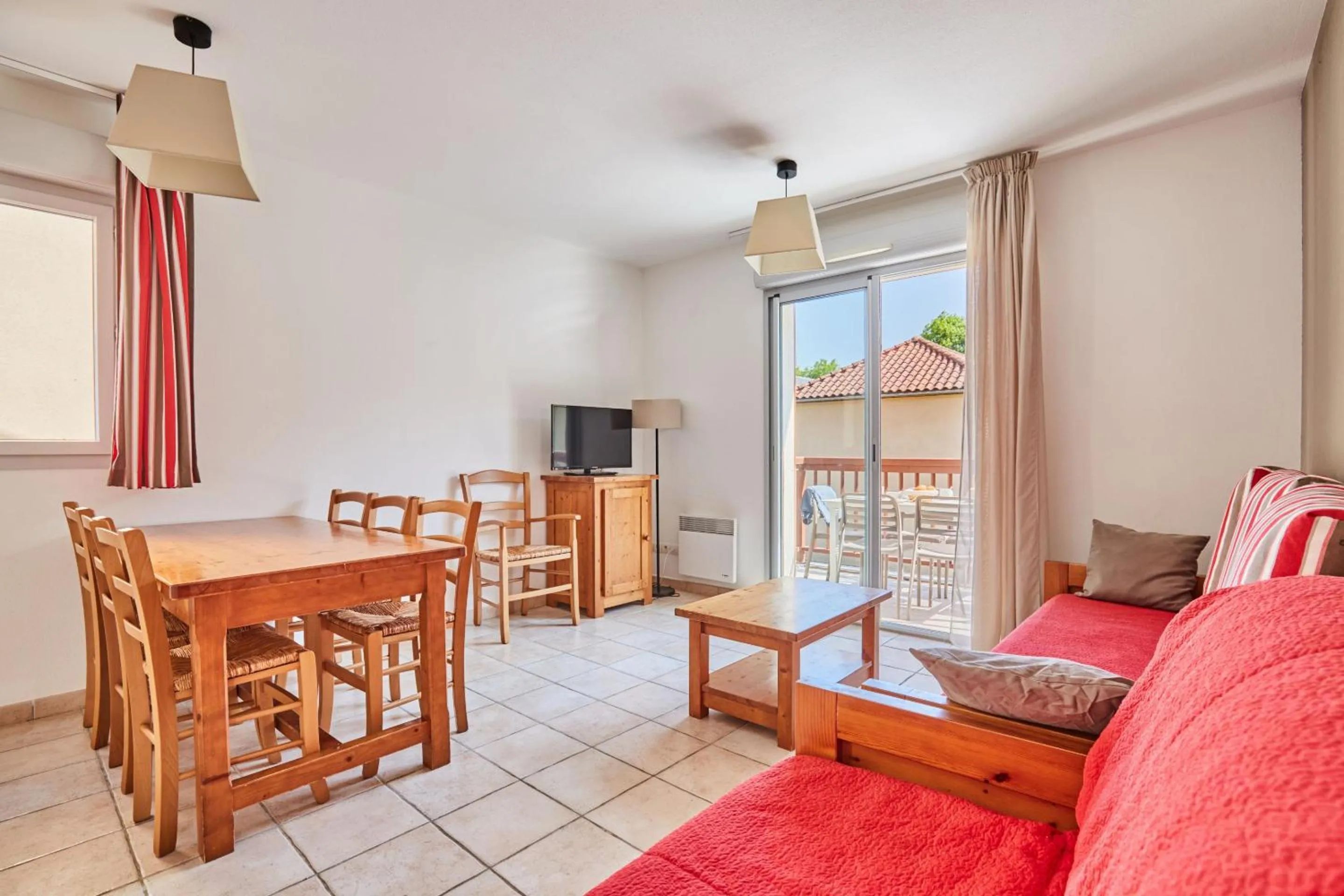 Dining area in Résidence Odalys Le Hameau du Moulin