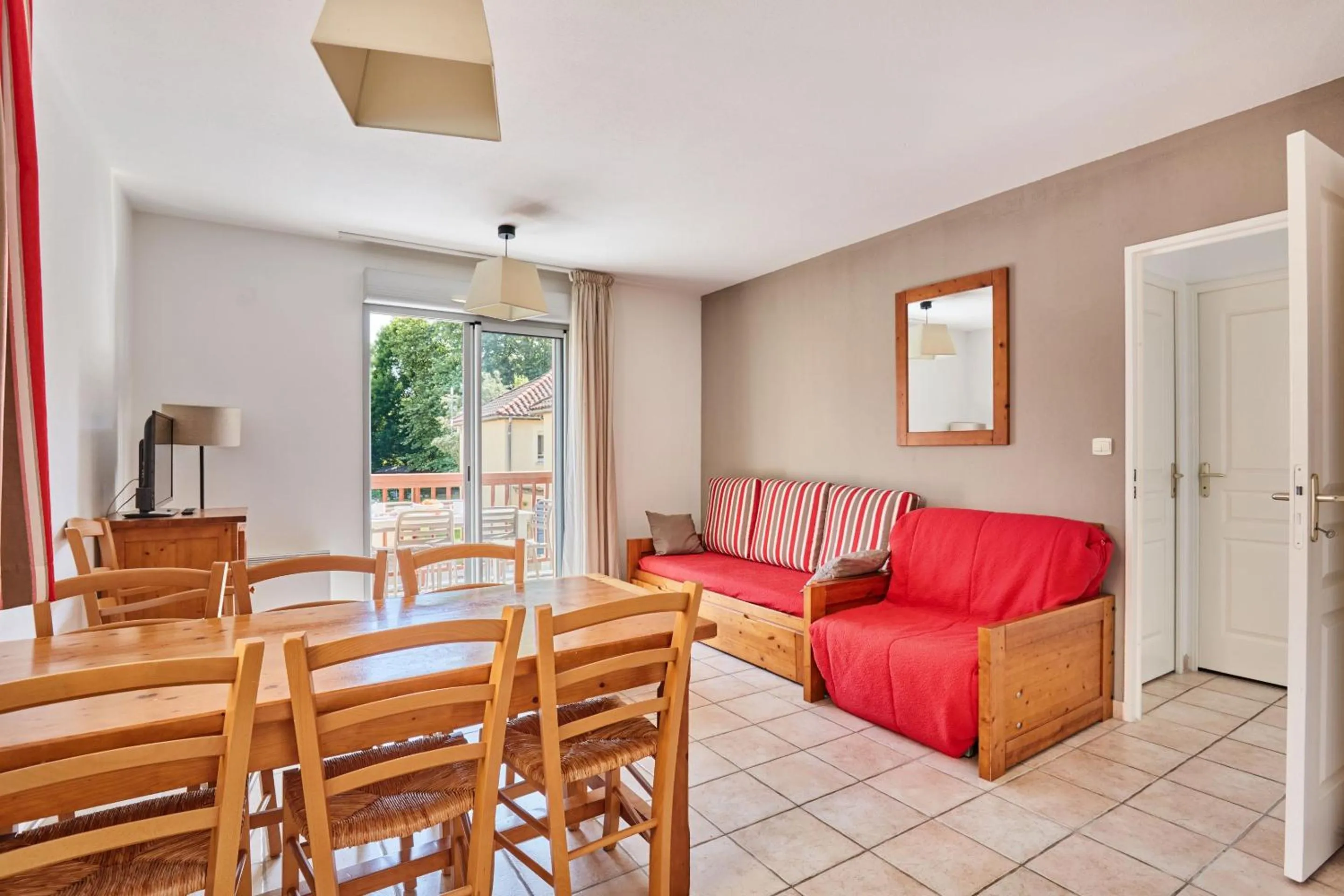Dining area in Résidence Odalys Le Hameau du Moulin