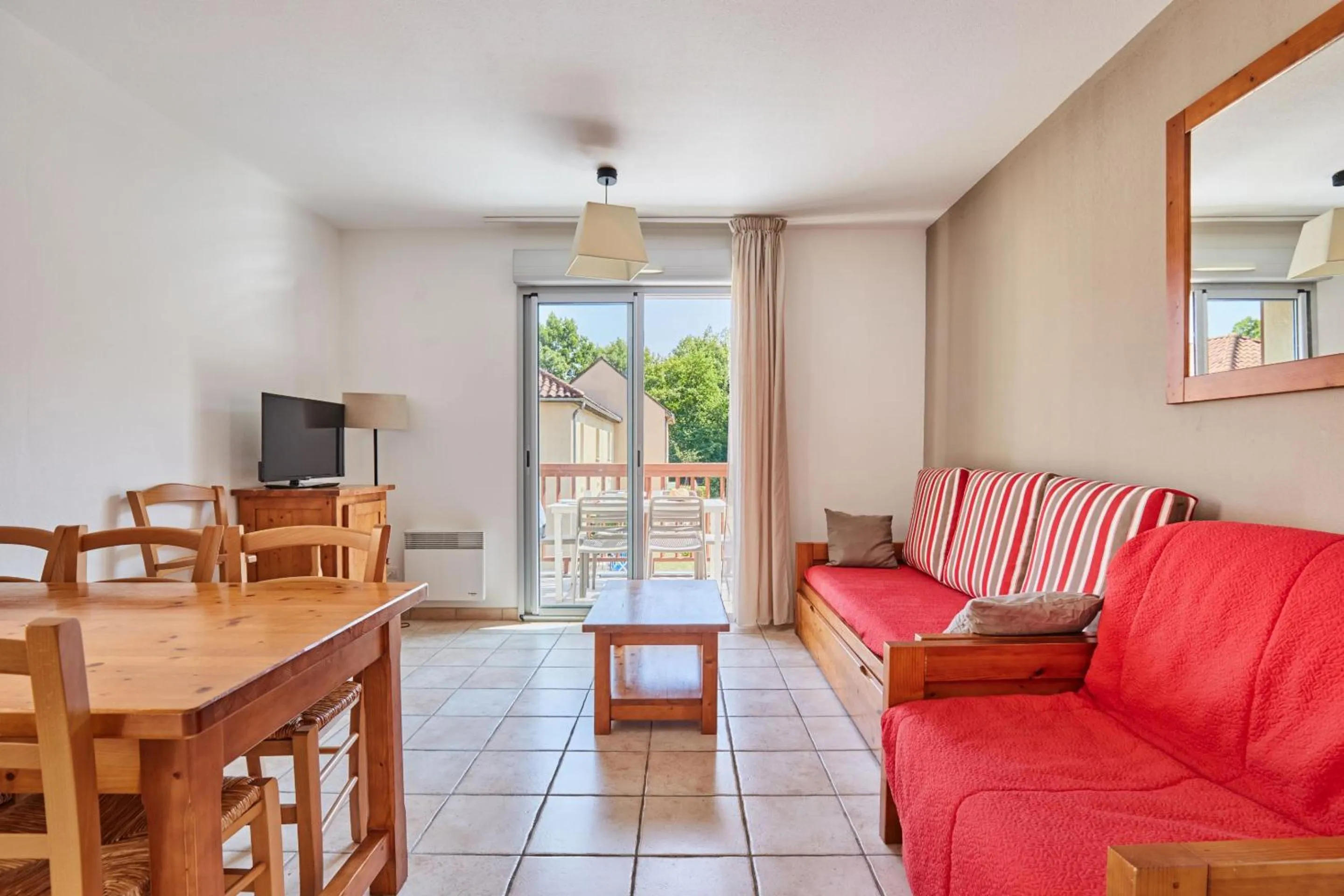 Dining area in Résidence Odalys Le Hameau du Moulin