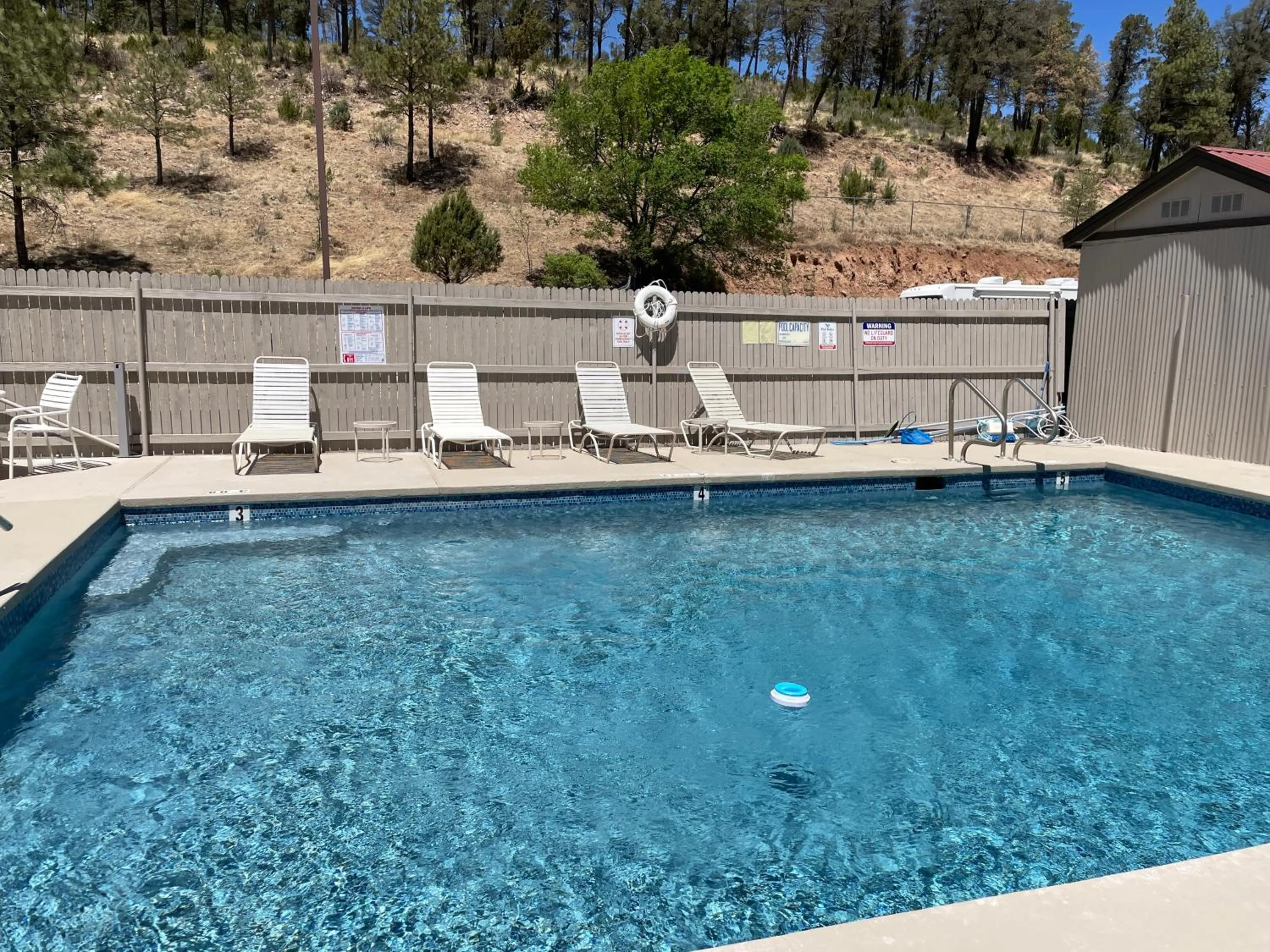 Swimming pool in Ruidoso Mountain Inn